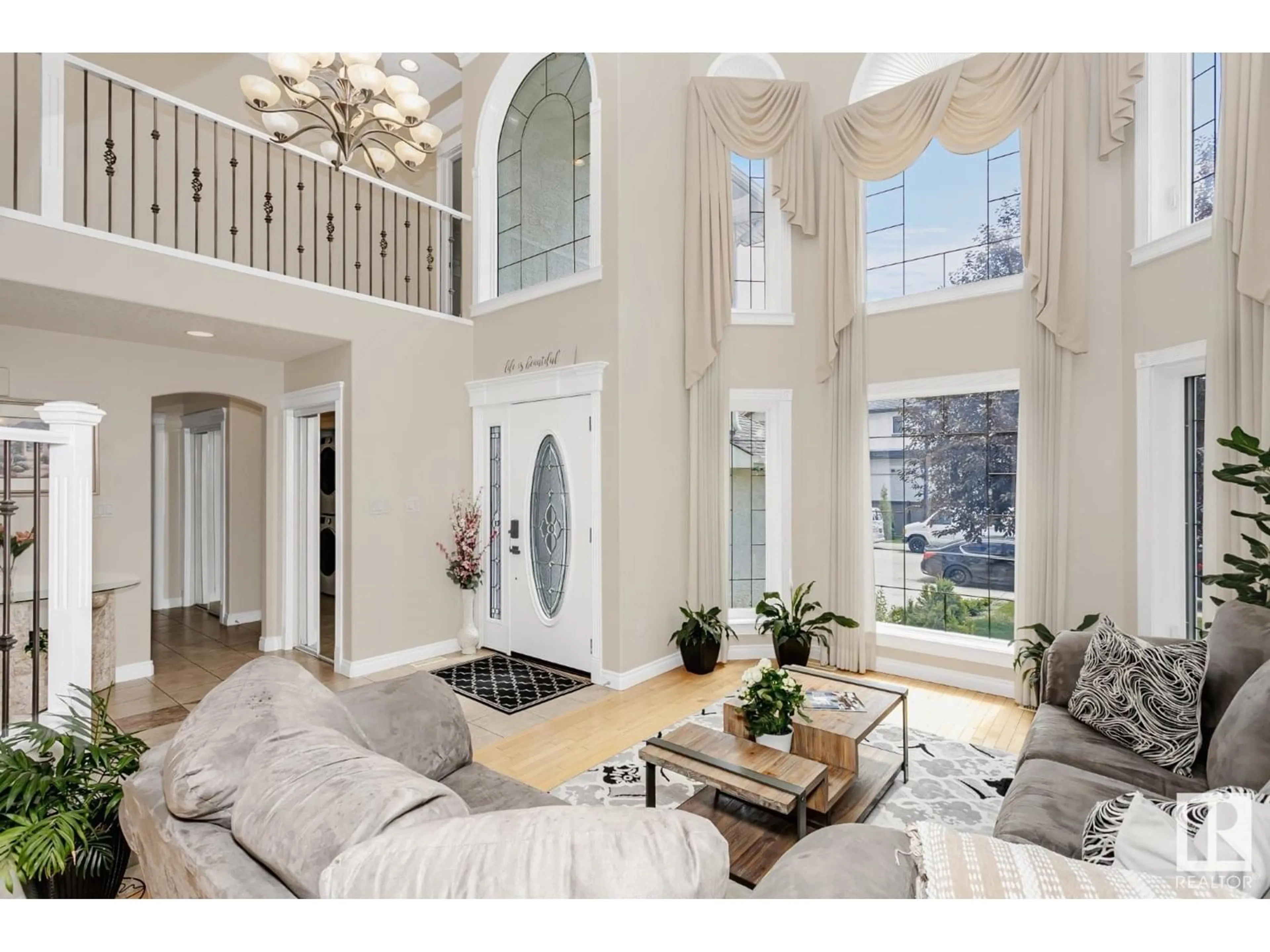 Indoor entryway for SW - 6736 11 AV, Edmonton Alberta T6X1L1