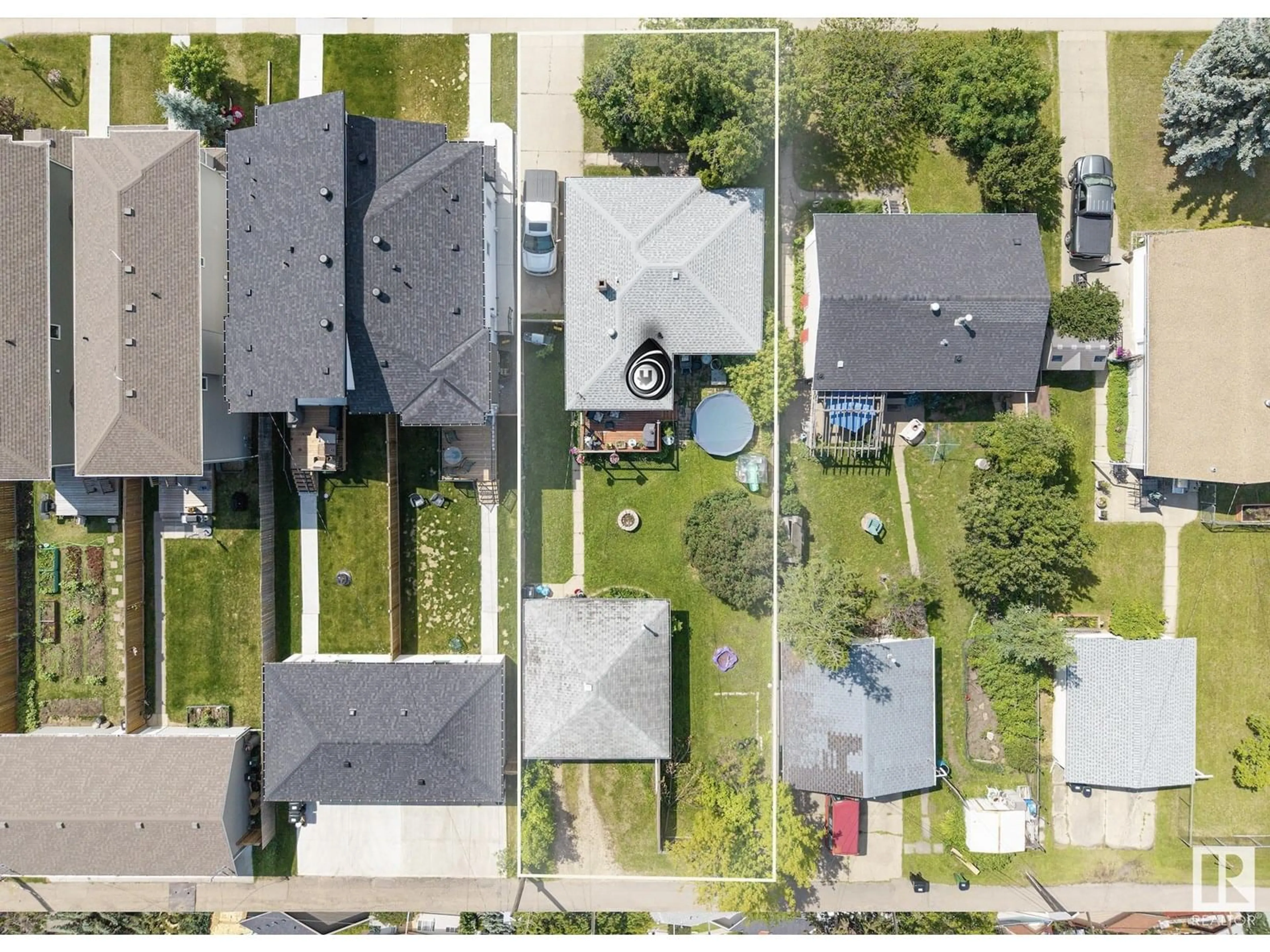 A pic from outside/outdoor area/front of a property/back of a property/a pic from drone, street for 9111 151 ST, Edmonton Alberta T5R1J5