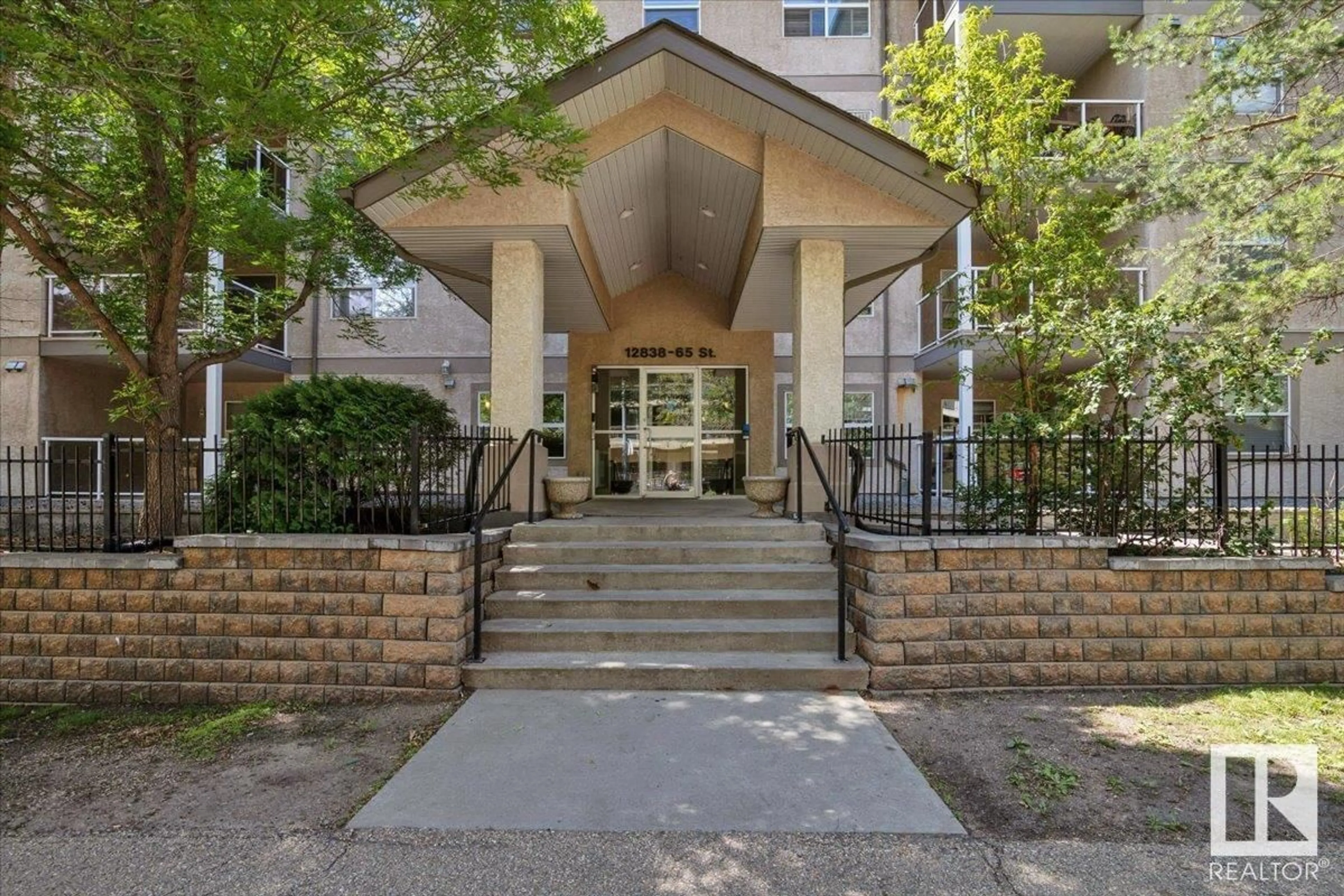 Indoor foyer for NW - 222 12838 65 ST, Edmonton Alberta T5A5H3