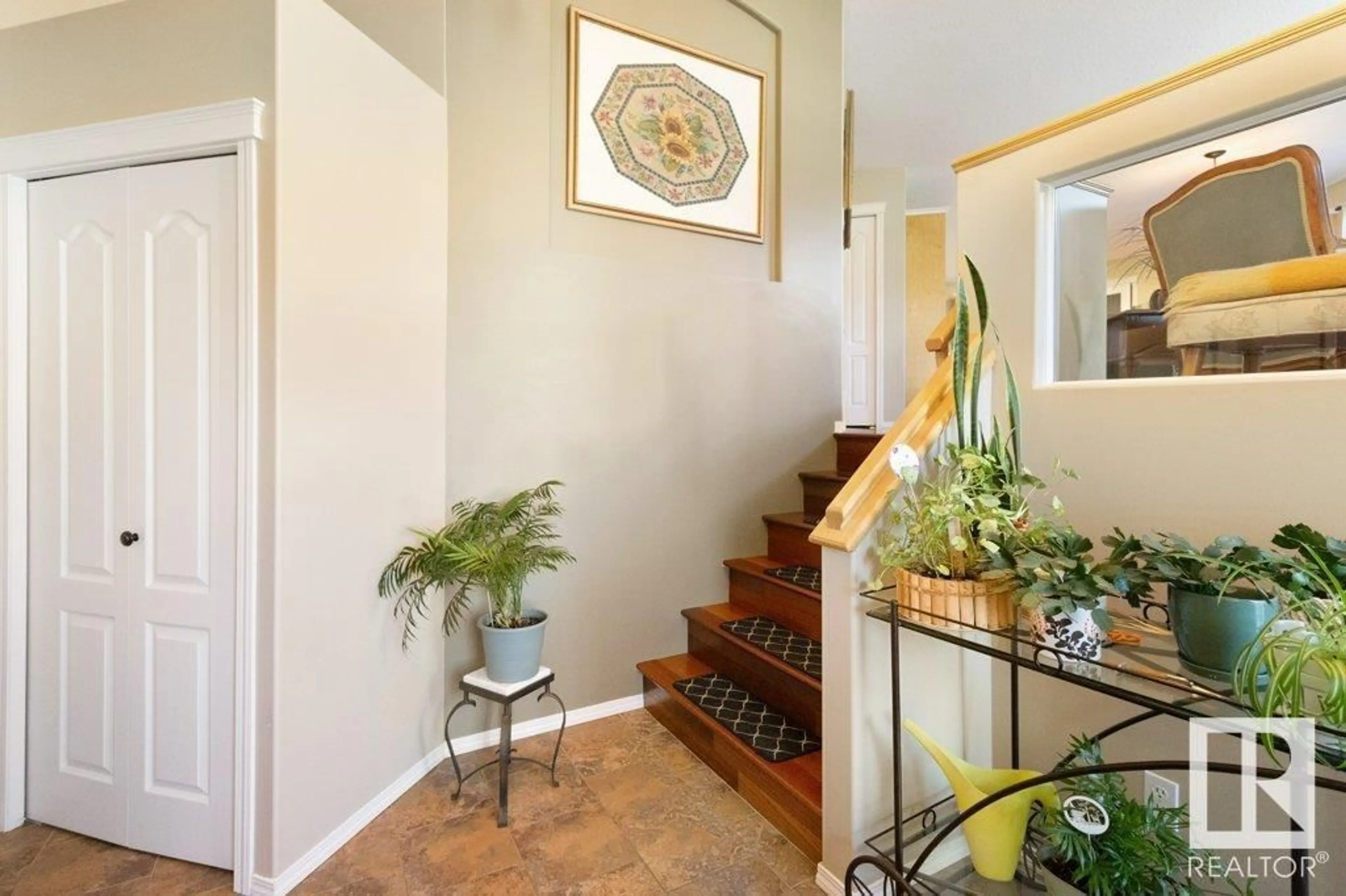 Indoor foyer for 55 RIDGEHAVEN CR, Sherwood Park Alberta T8A6H9