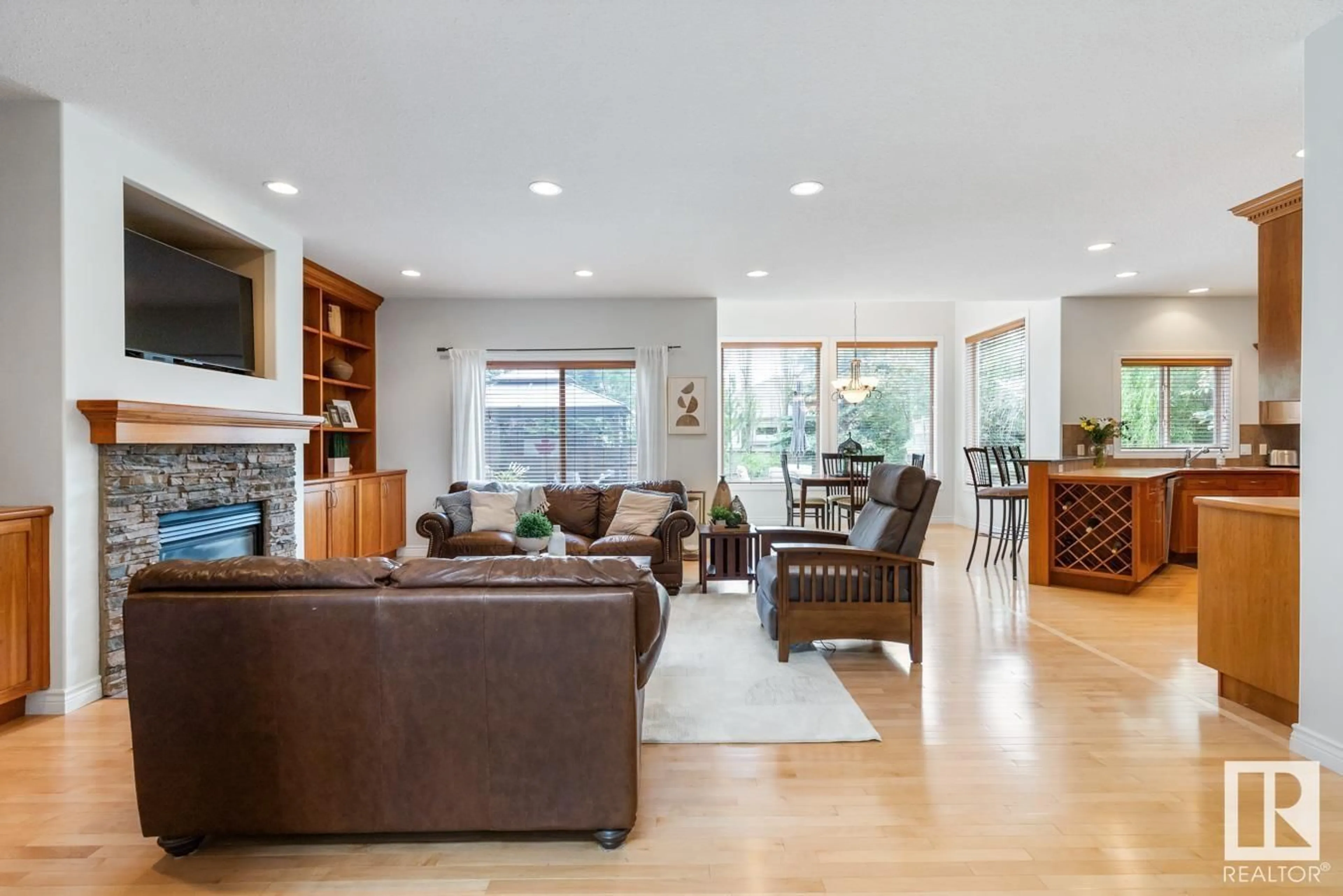 Living room with furniture, unknown for 81 RIDGELAND BA, Sherwood Park Alberta T8A6N6