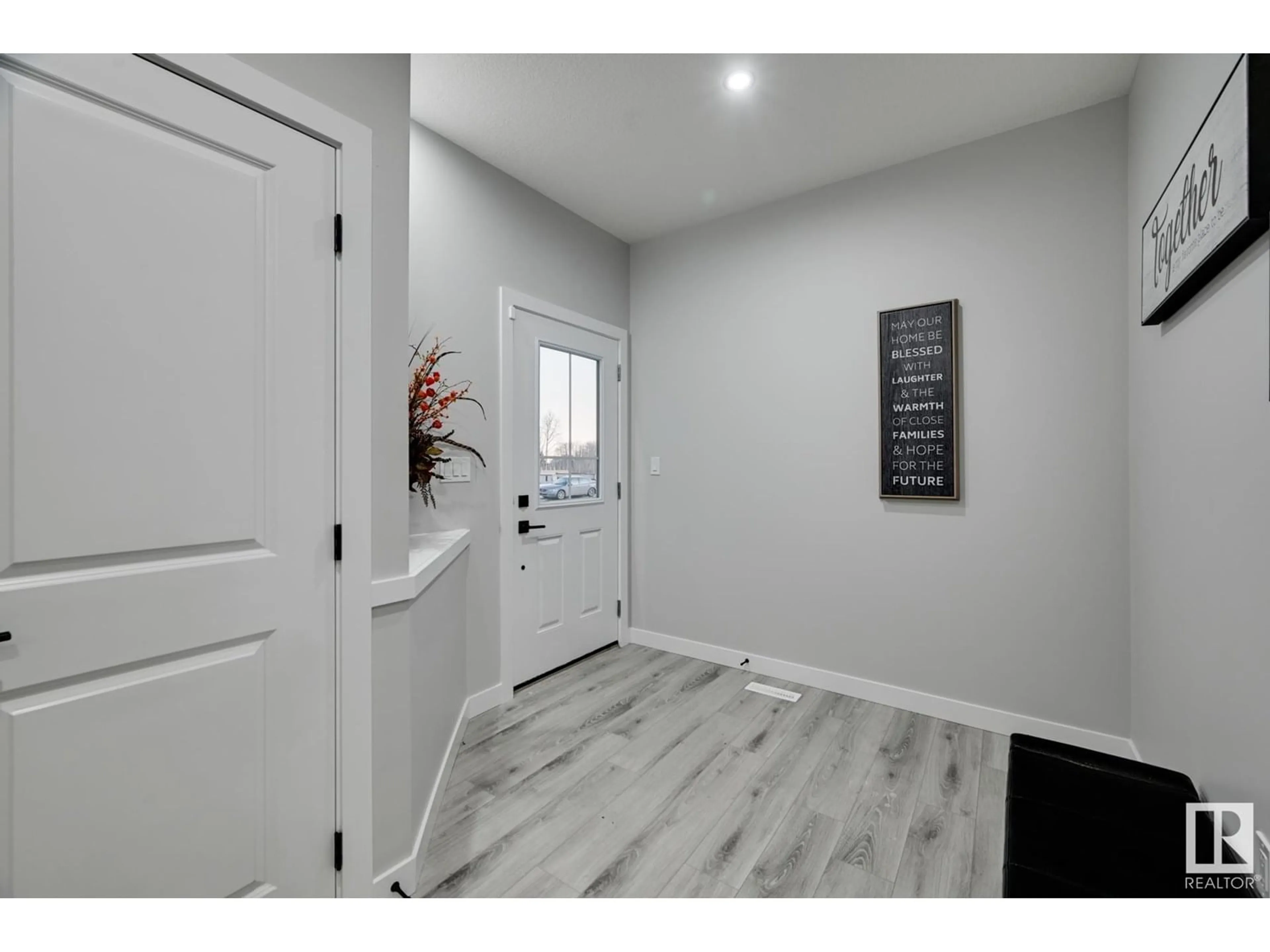 Indoor entryway for LI NW - 1541 SISKIN LINK, Edmonton Alberta T5S0T9