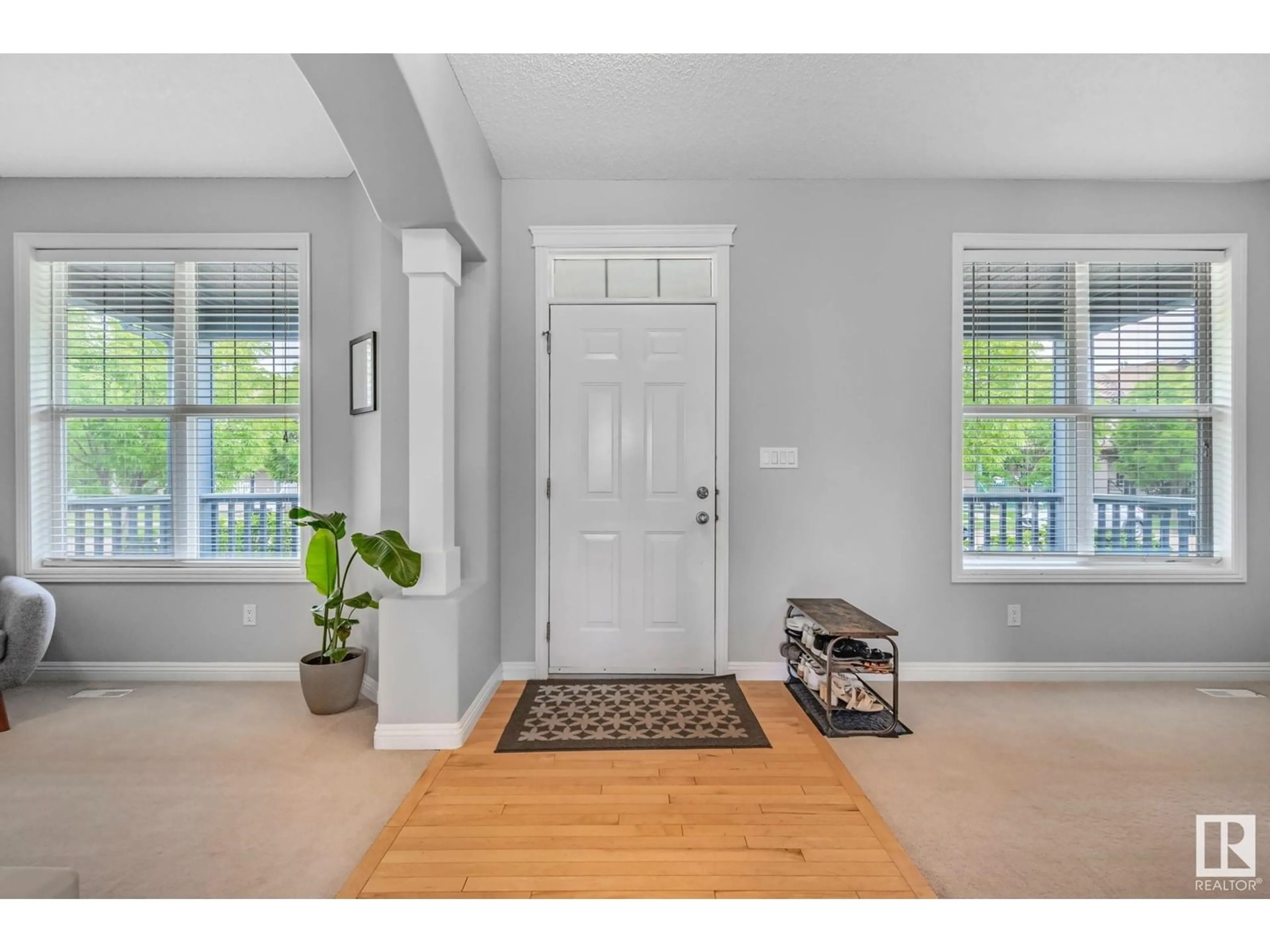 Indoor entryway for 5343 TERWILLEGAR BV, Edmonton Alberta T6R3H9