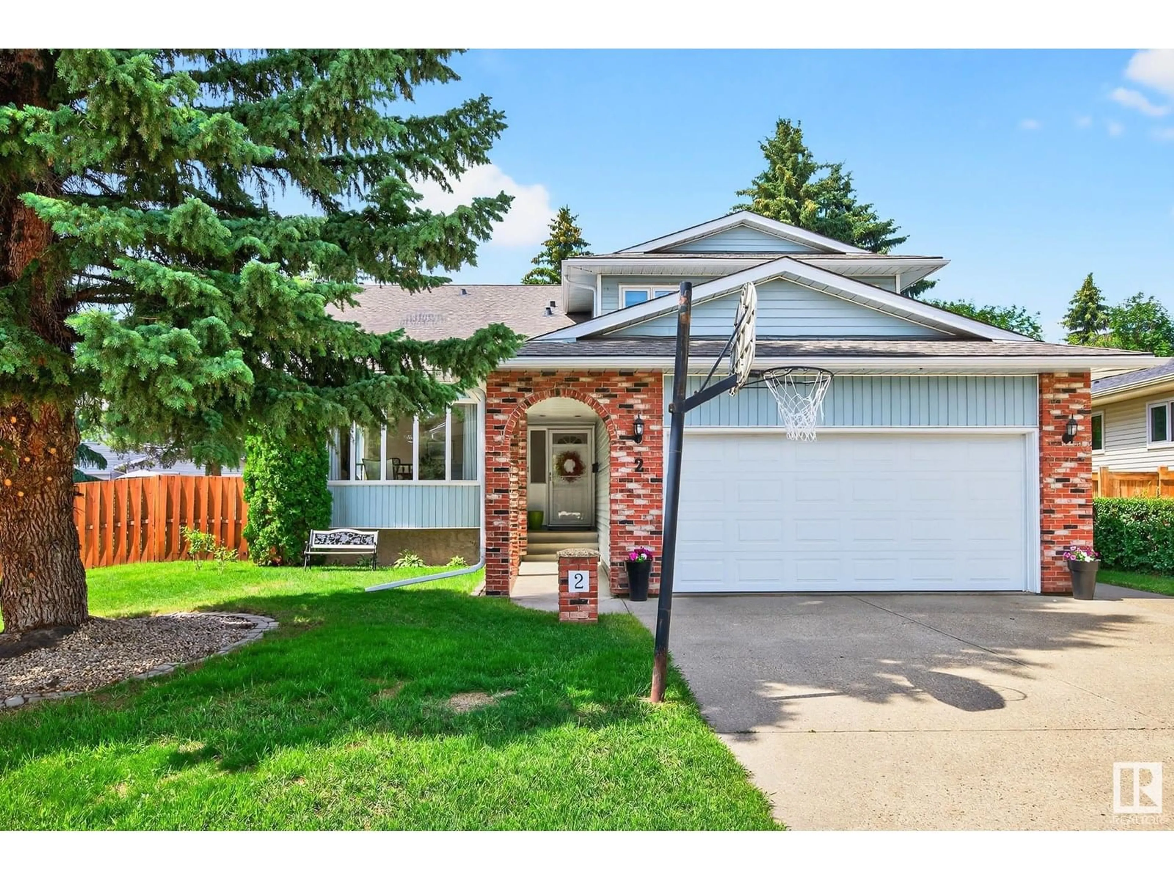 Home with vinyl exterior material, street for 2 PRIMROSE PL, St. Albert Alberta T8N5G4