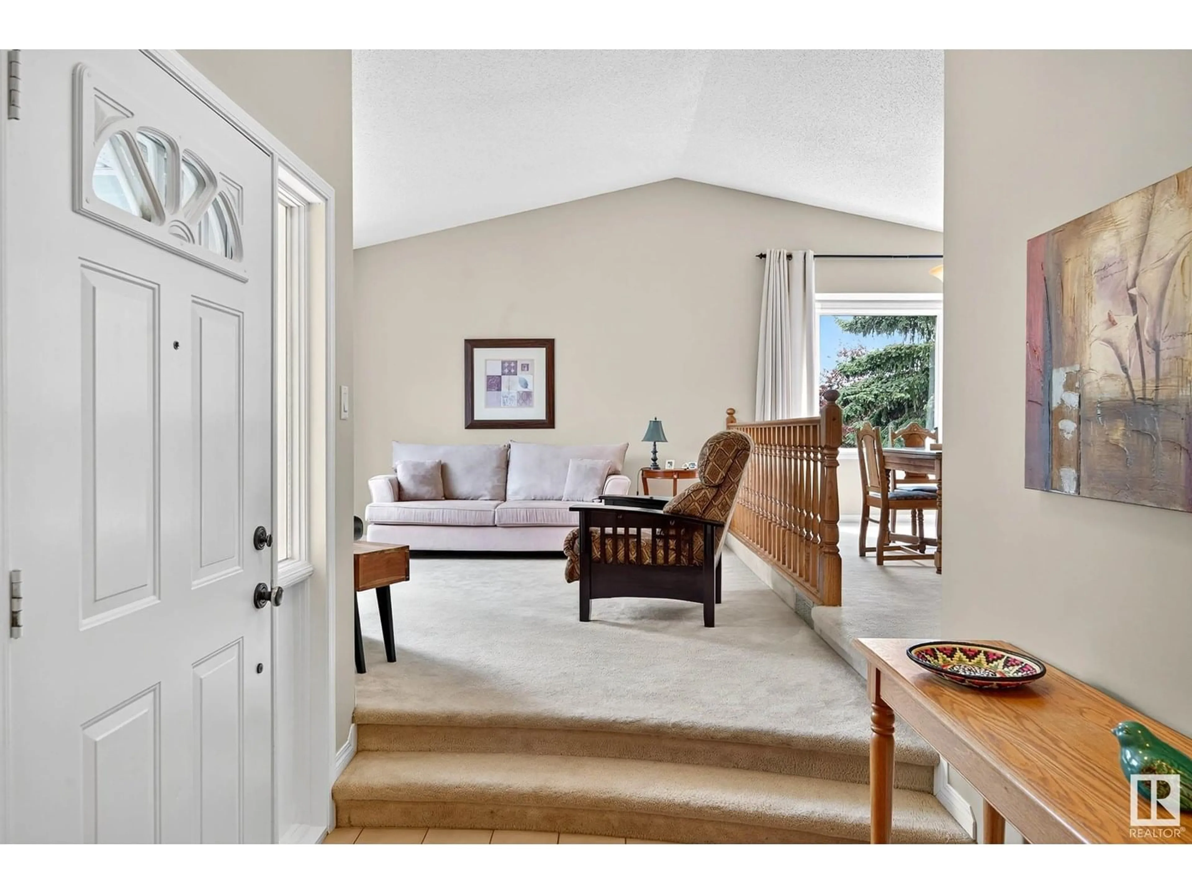 Indoor entryway for 2 PRIMROSE PL, St. Albert Alberta T8N5G4