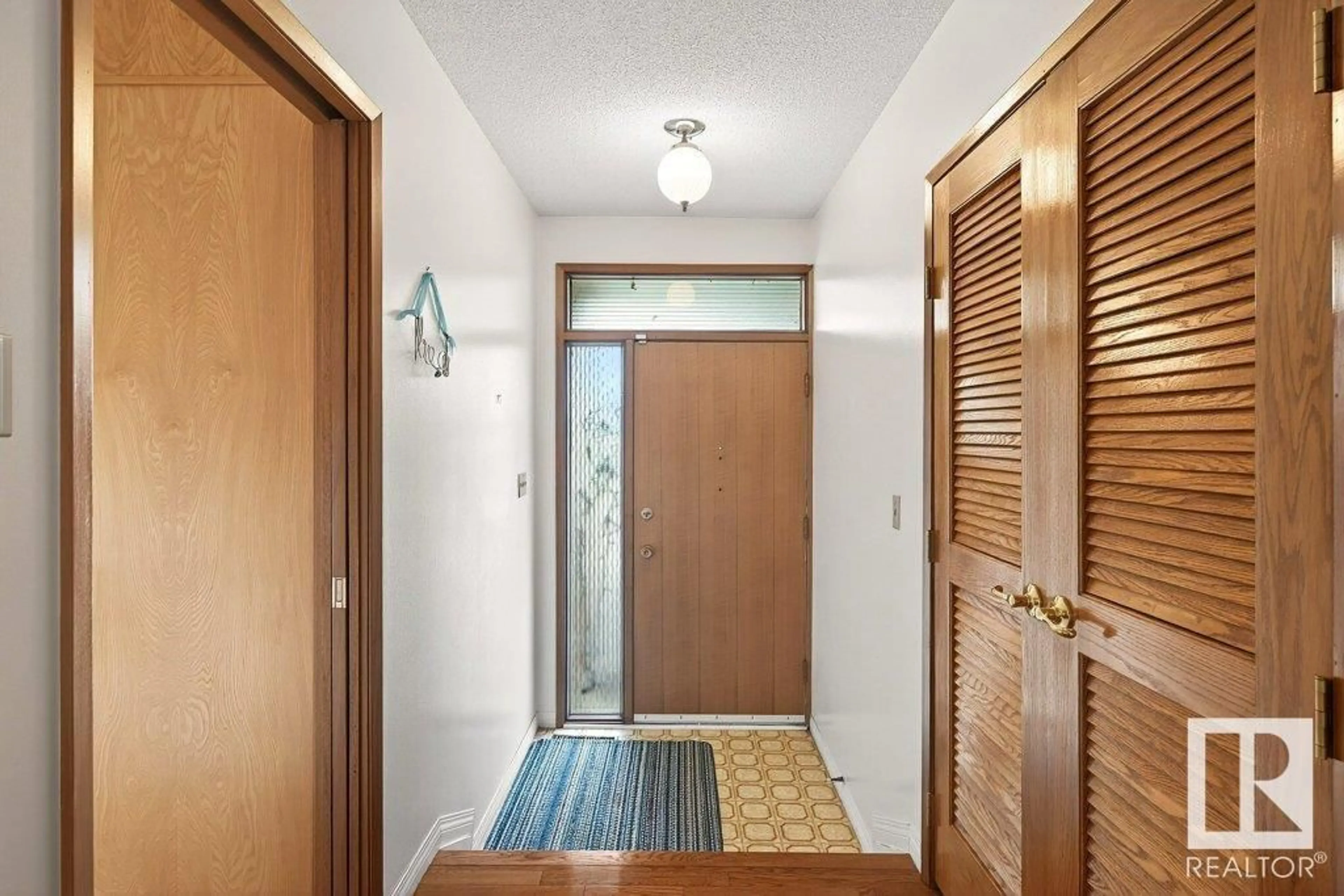 Indoor entryway for 8623 137 ST, Edmonton Alberta T5R0C5