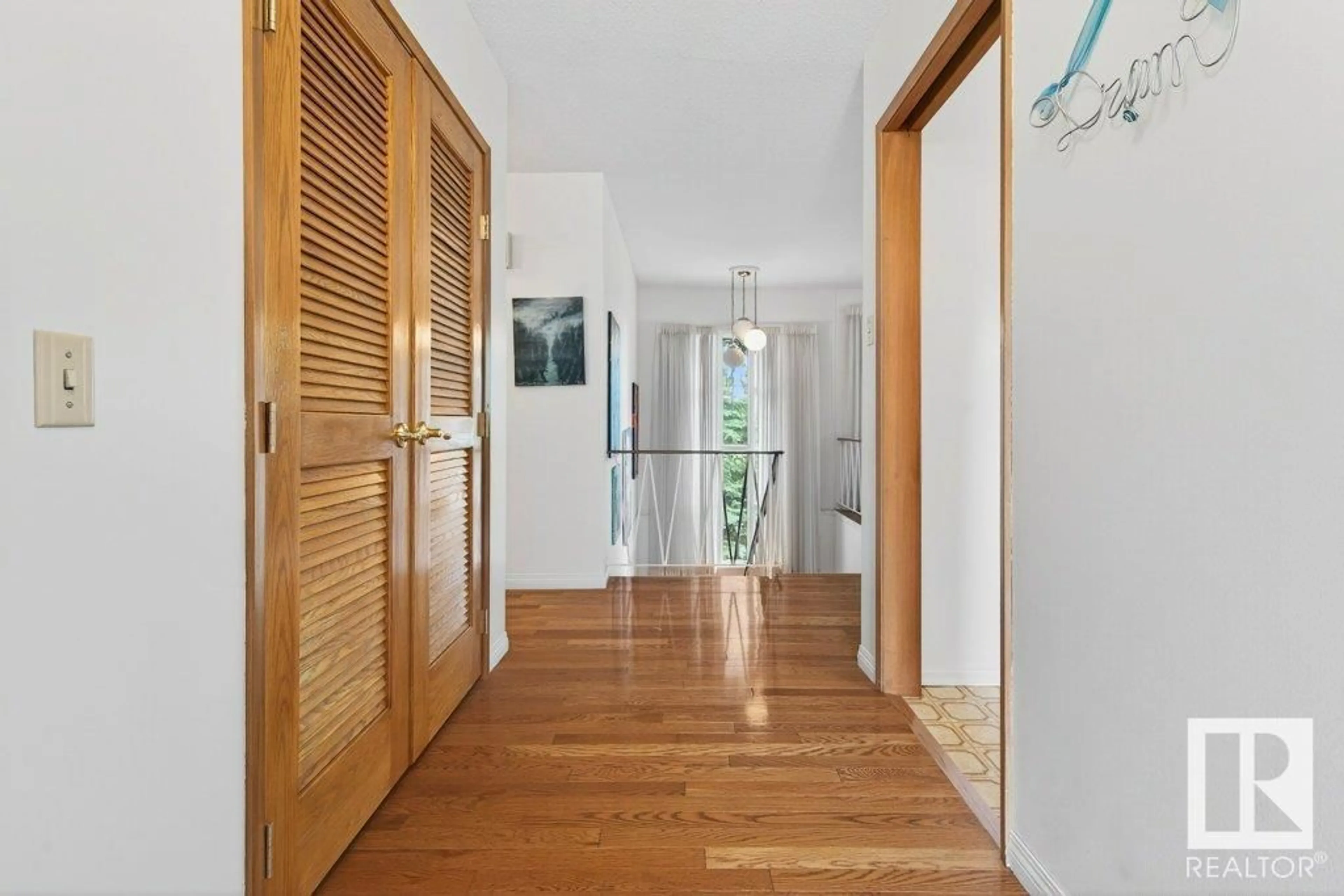 Indoor foyer for 8623 137 ST, Edmonton Alberta T5R0C5