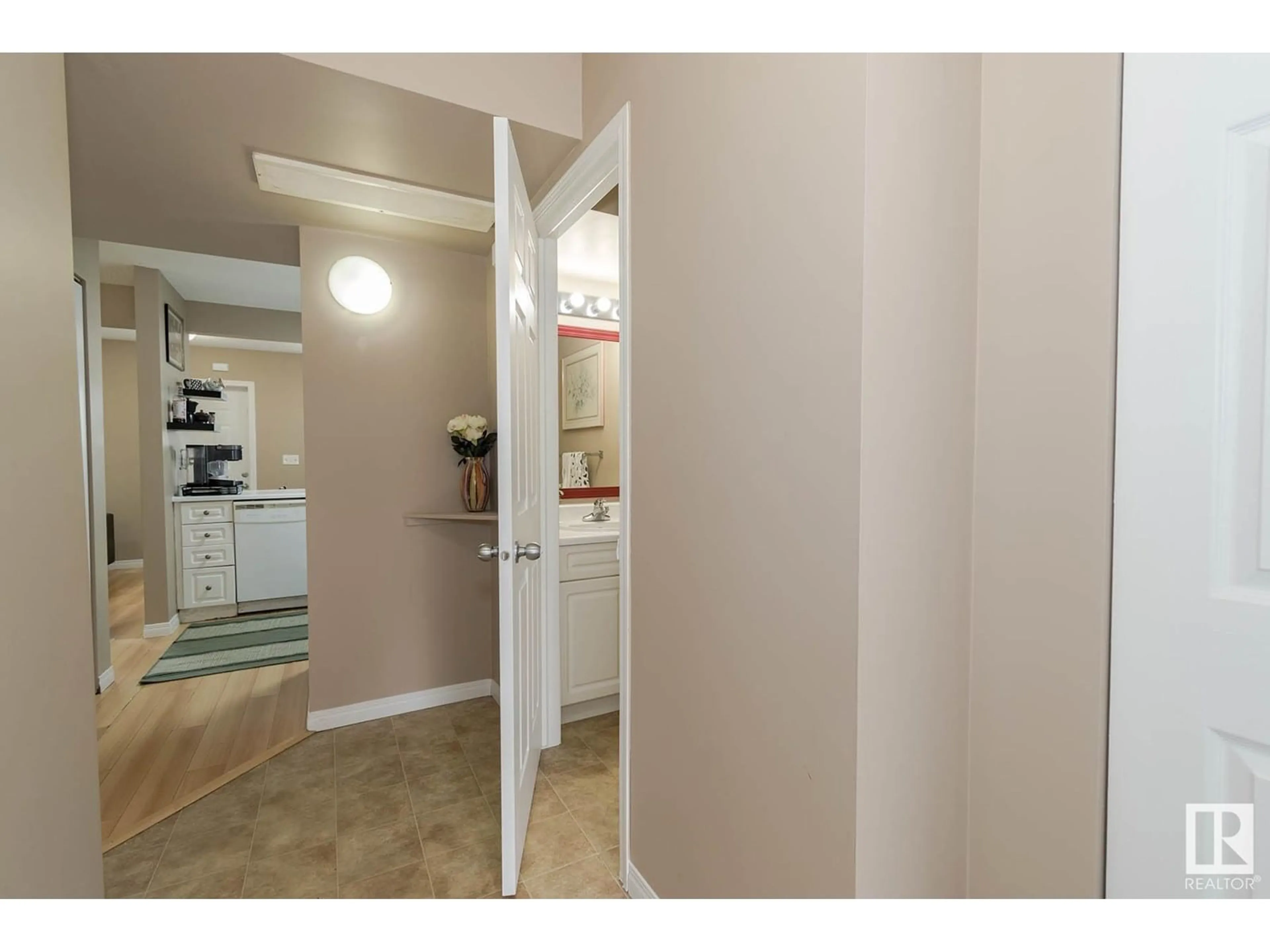 Indoor entryway for #111 - 166 BRIDGEPORT BV, Leduc Alberta T9E0J8
