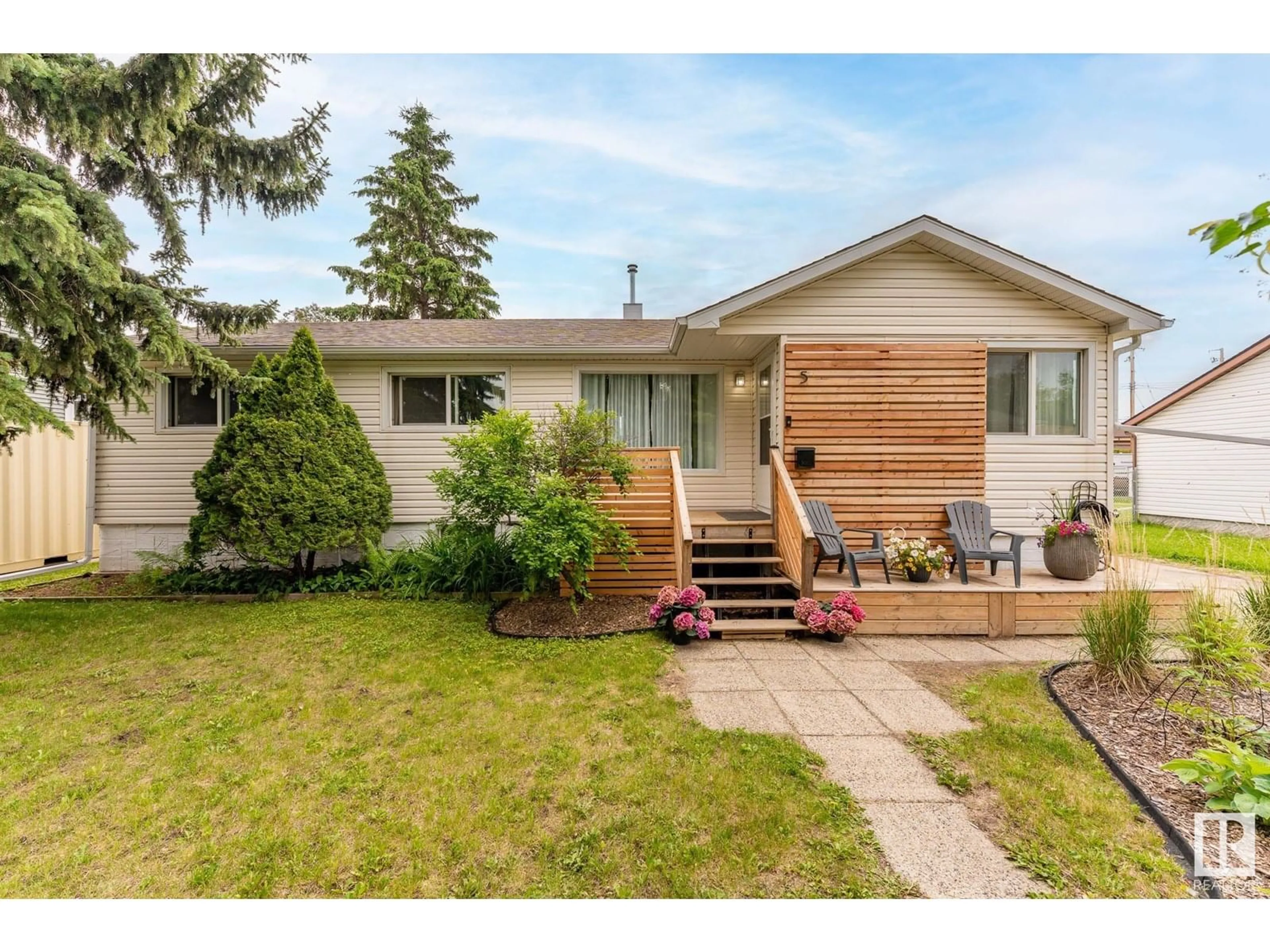 Home with vinyl exterior material, street for 5 COLUMBIA AV, Devon Alberta T8G1H9