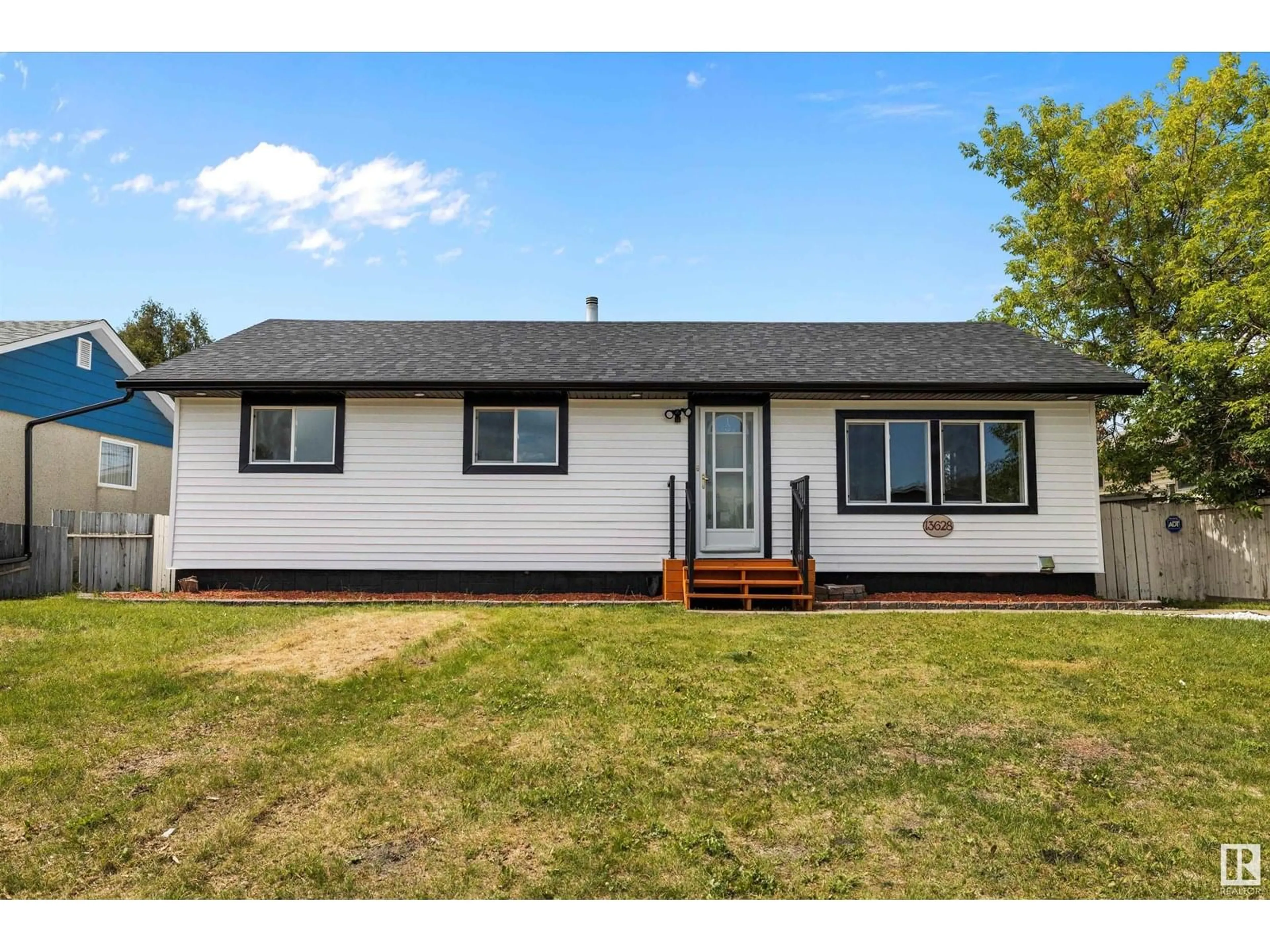 Home with vinyl exterior material, unknown for NW - 13628 139 ST, Edmonton Alberta T5L2C4