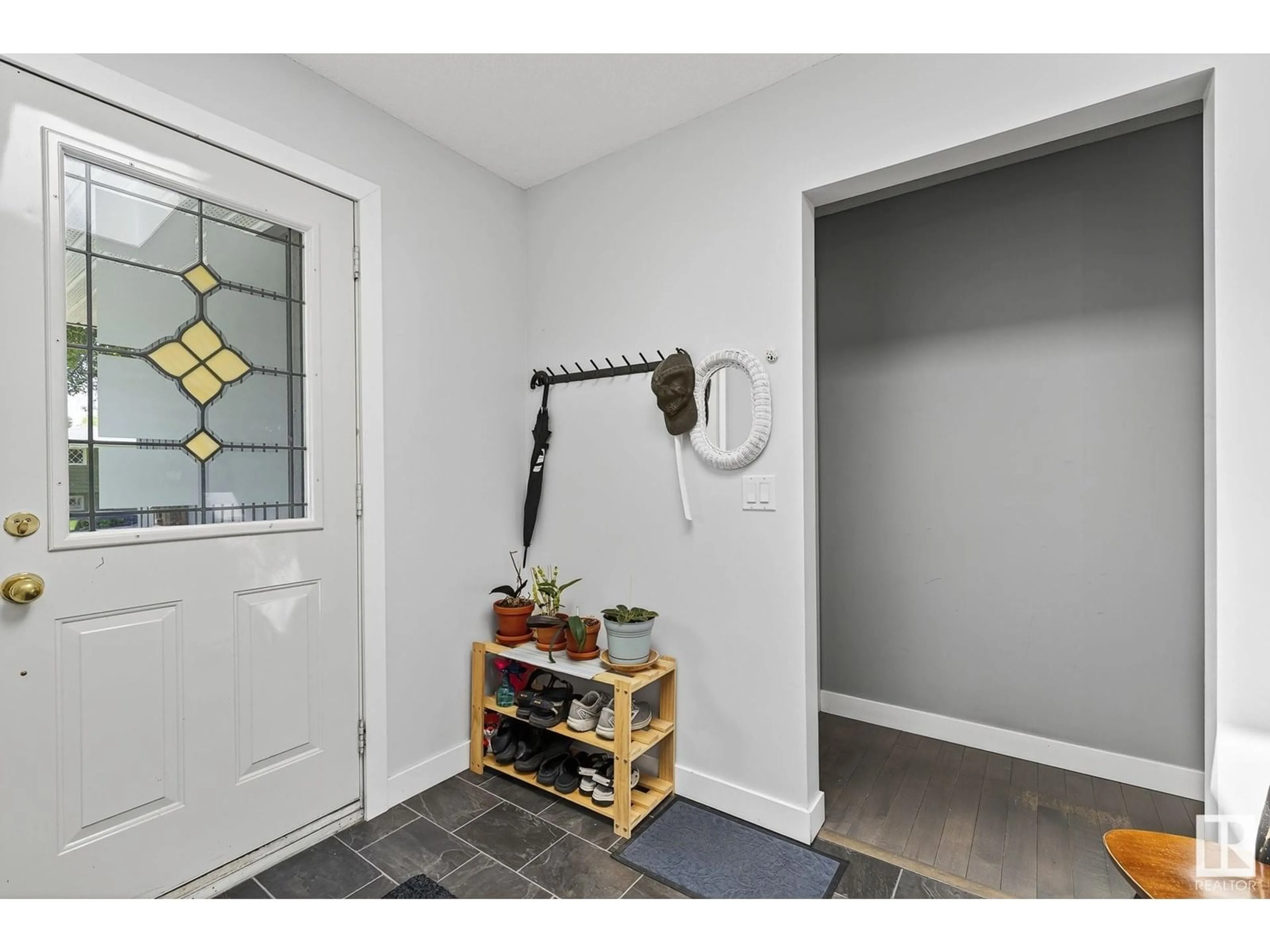 Indoor entryway for 42 GREENBRIER CR, St. Albert Alberta T8N1A3