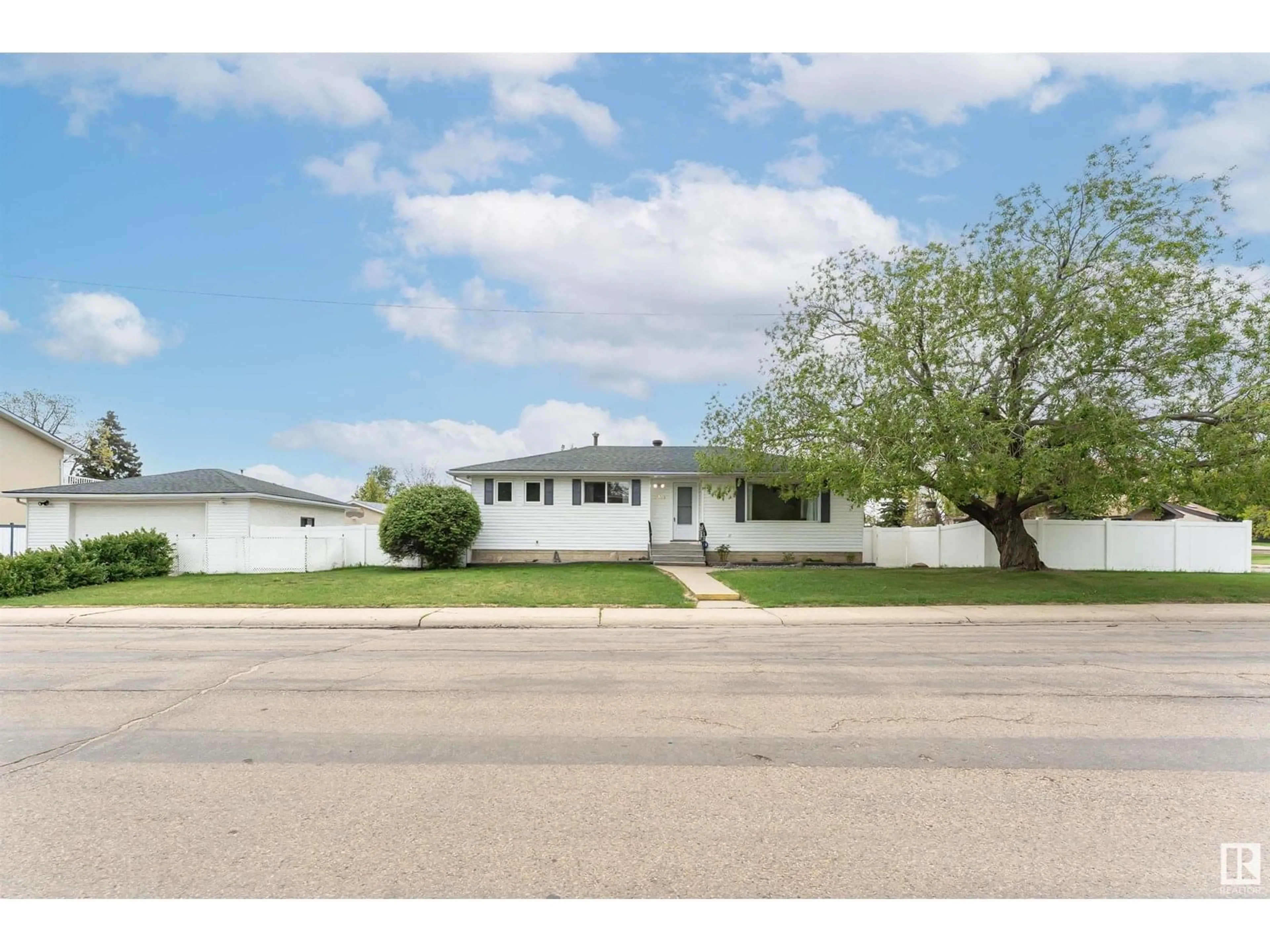 Home with vinyl exterior material, street for 7311 138 AV, Edmonton Alberta T5C2L9
