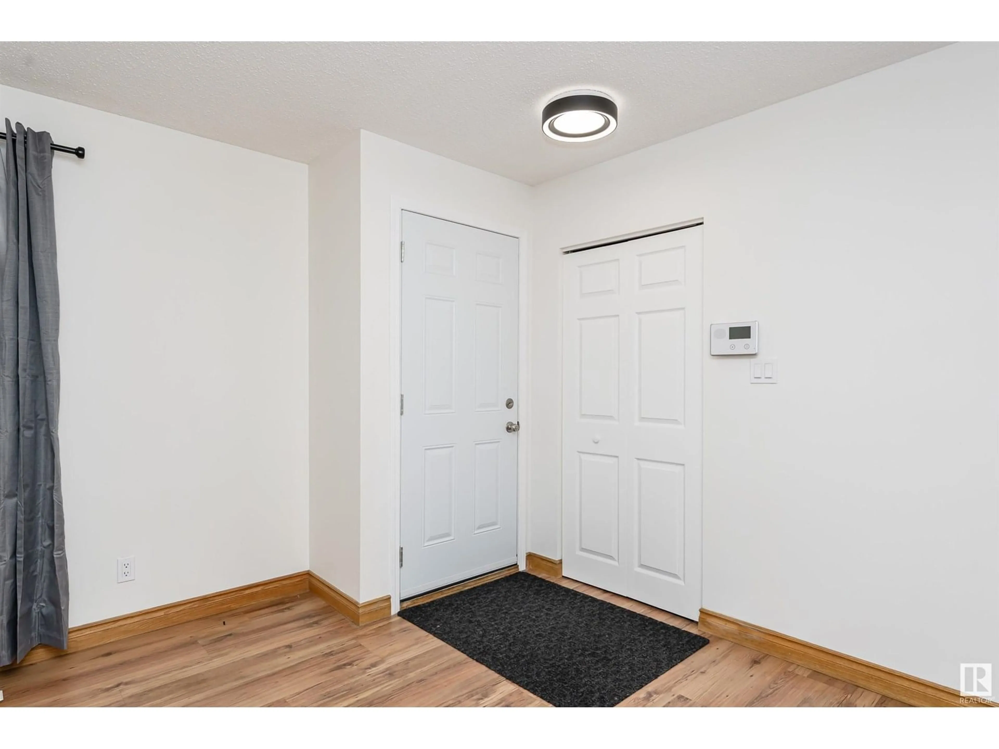 Indoor entryway for 7311 138 AV, Edmonton Alberta T5C2L9