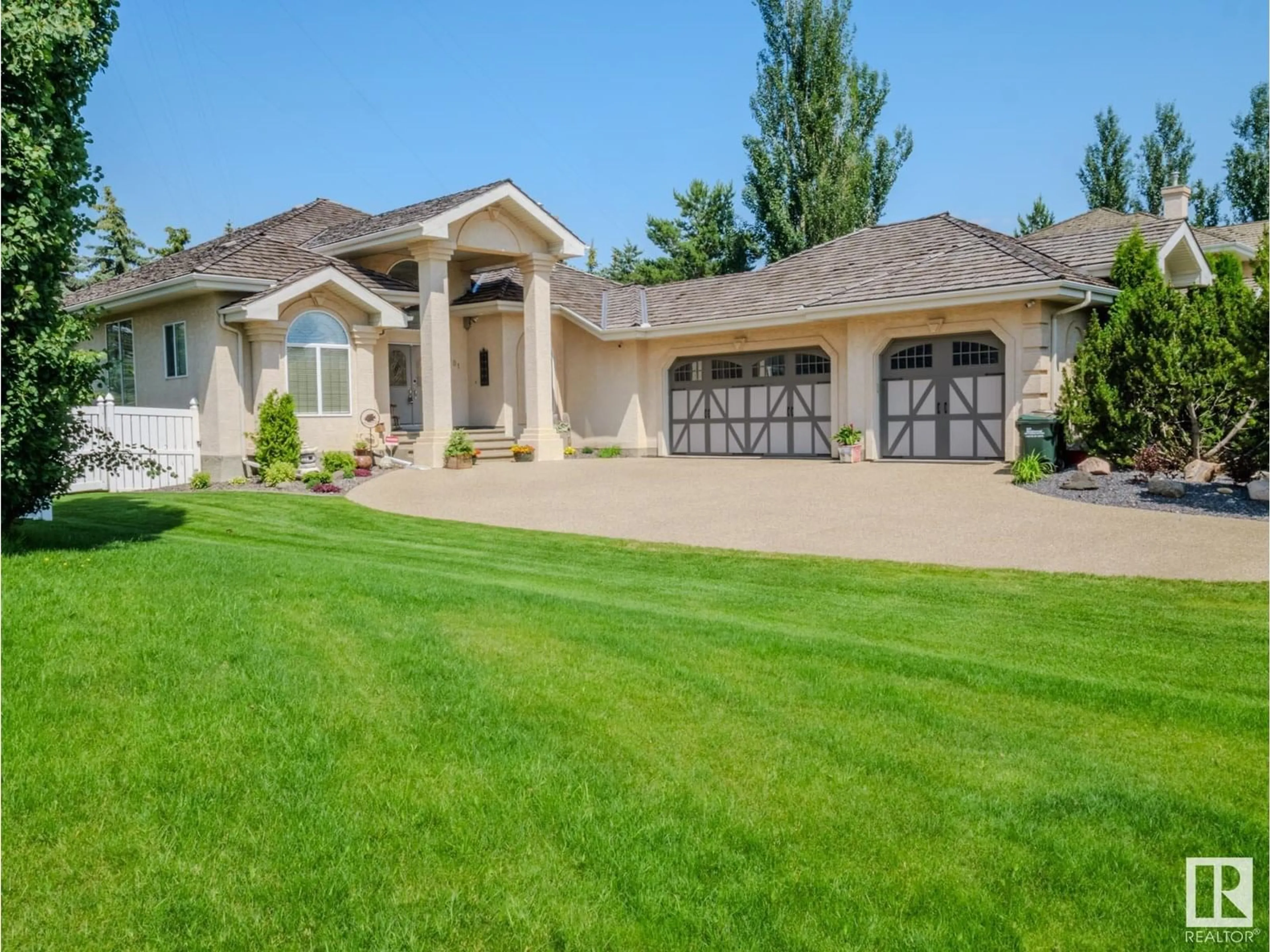 Home with vinyl exterior material, street for 301 ESTATE DR, Sherwood Park Alberta T8B1L8