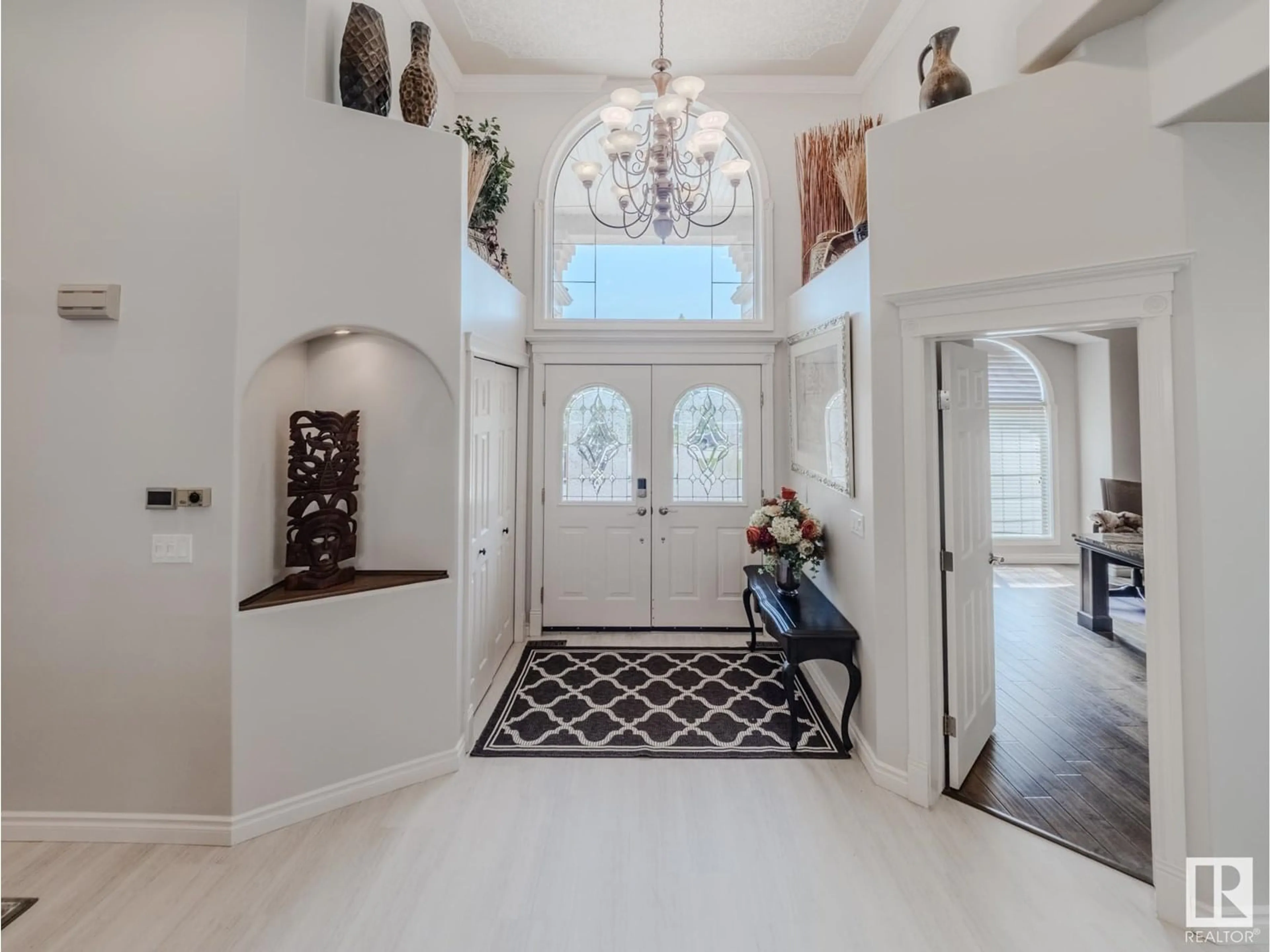 Indoor entryway for 301 ESTATE DR, Sherwood Park Alberta T8B1L8