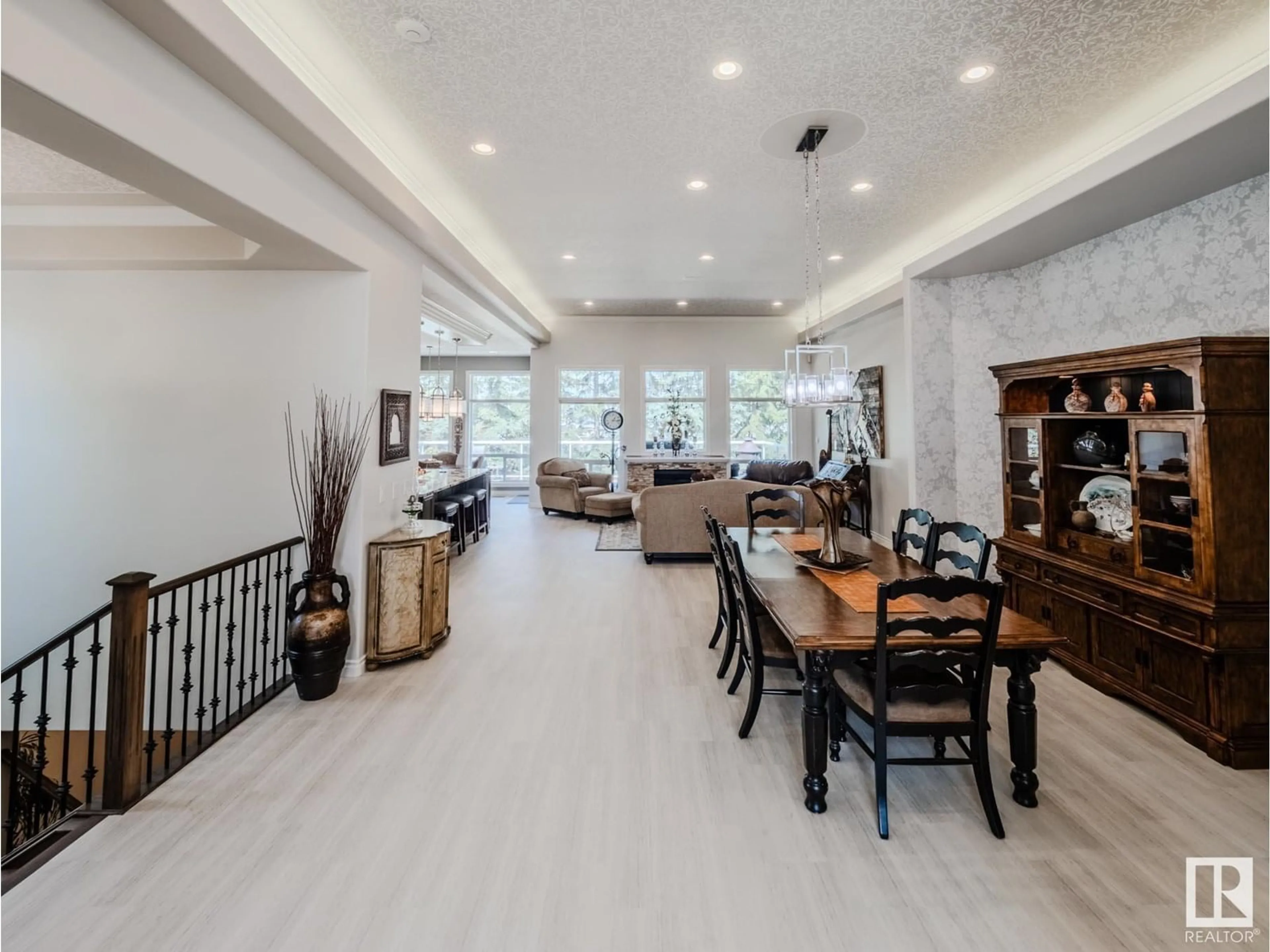 Unknown for 301 ESTATE DR, Sherwood Park Alberta T8B1L8