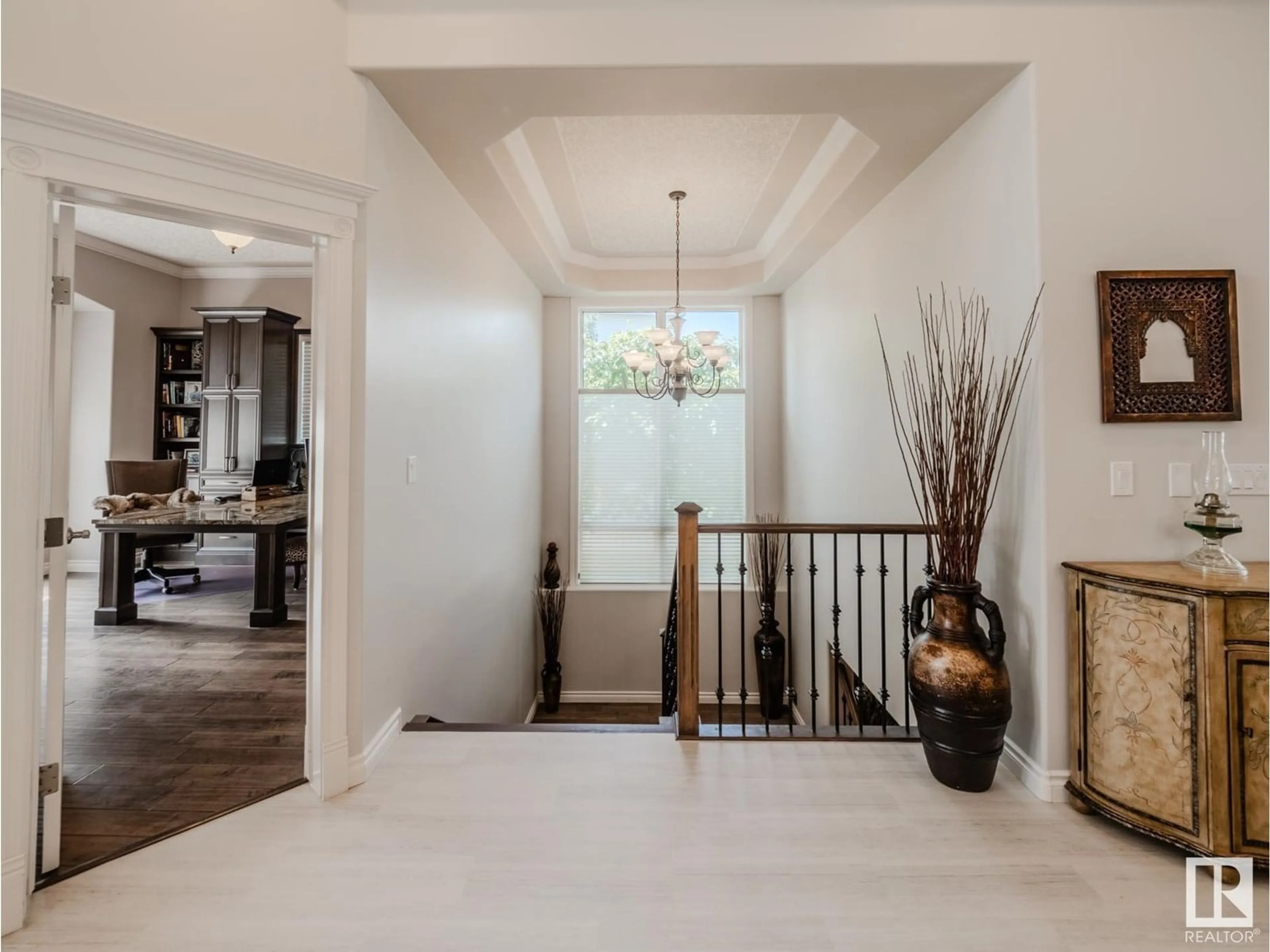 Indoor entryway for 301 ESTATE DR, Sherwood Park Alberta T8B1L8