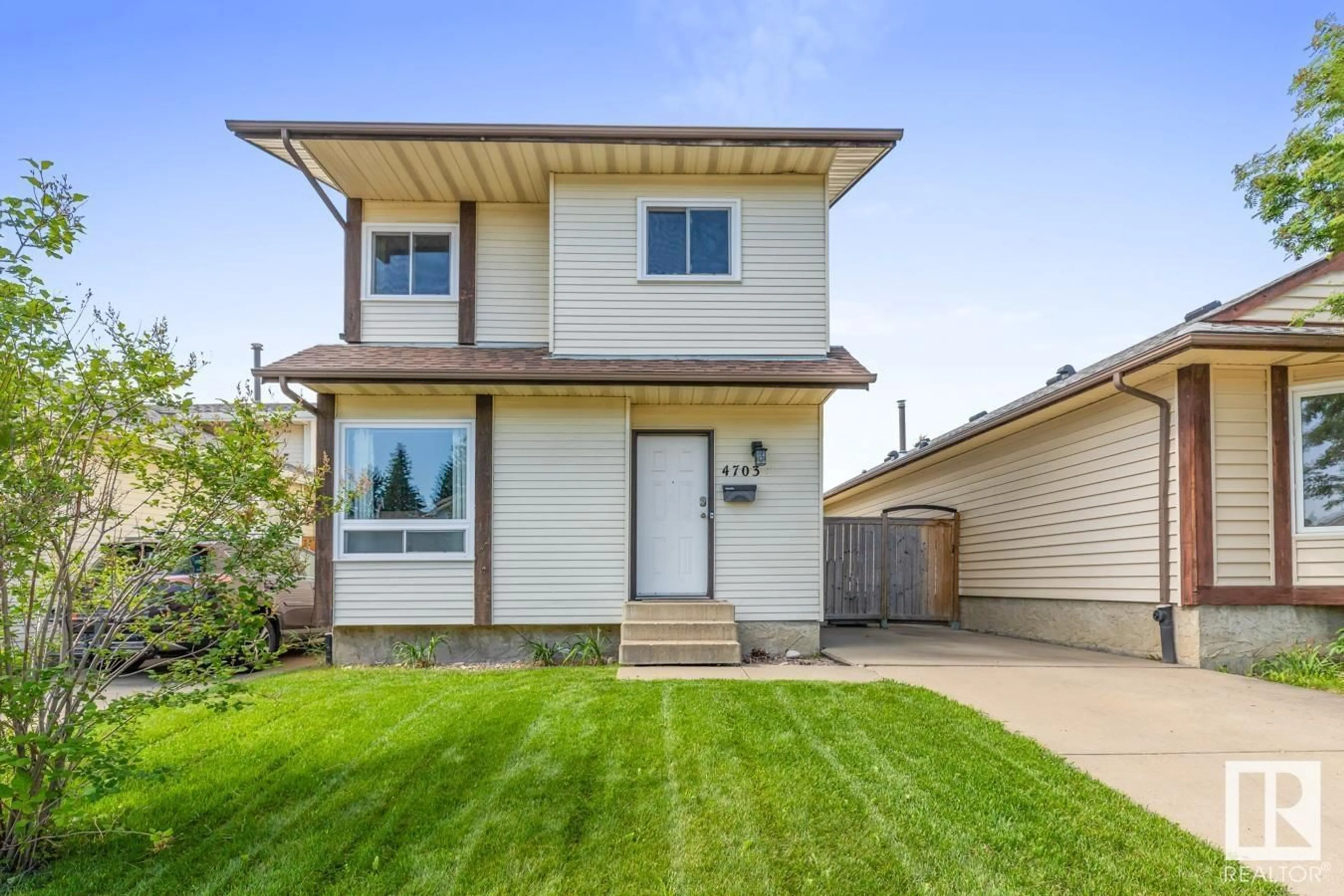 Home with vinyl exterior material, street for 4703 32 AV, Edmonton Alberta T6L5J4