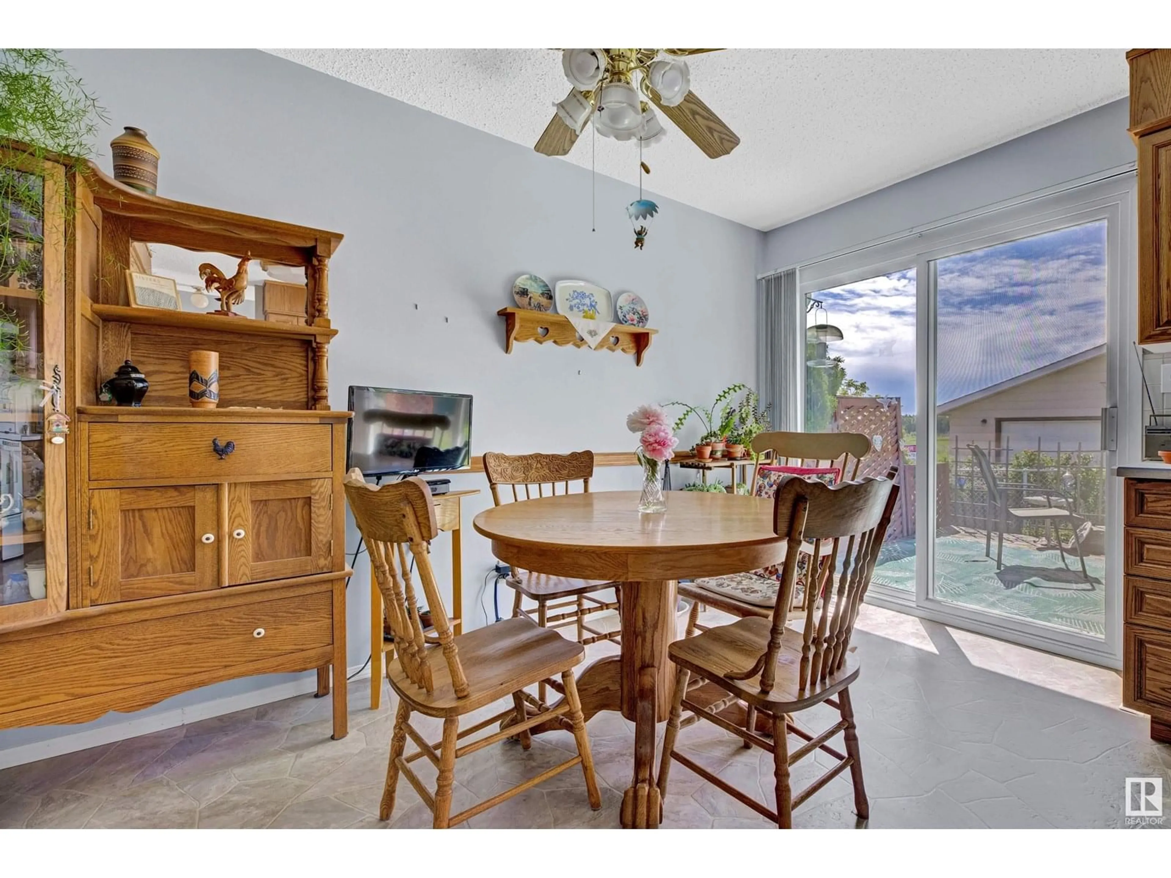 Dining room, unknown for 19 GARDEN VALLEY DR, Stony Plain Alberta T7Z1T5