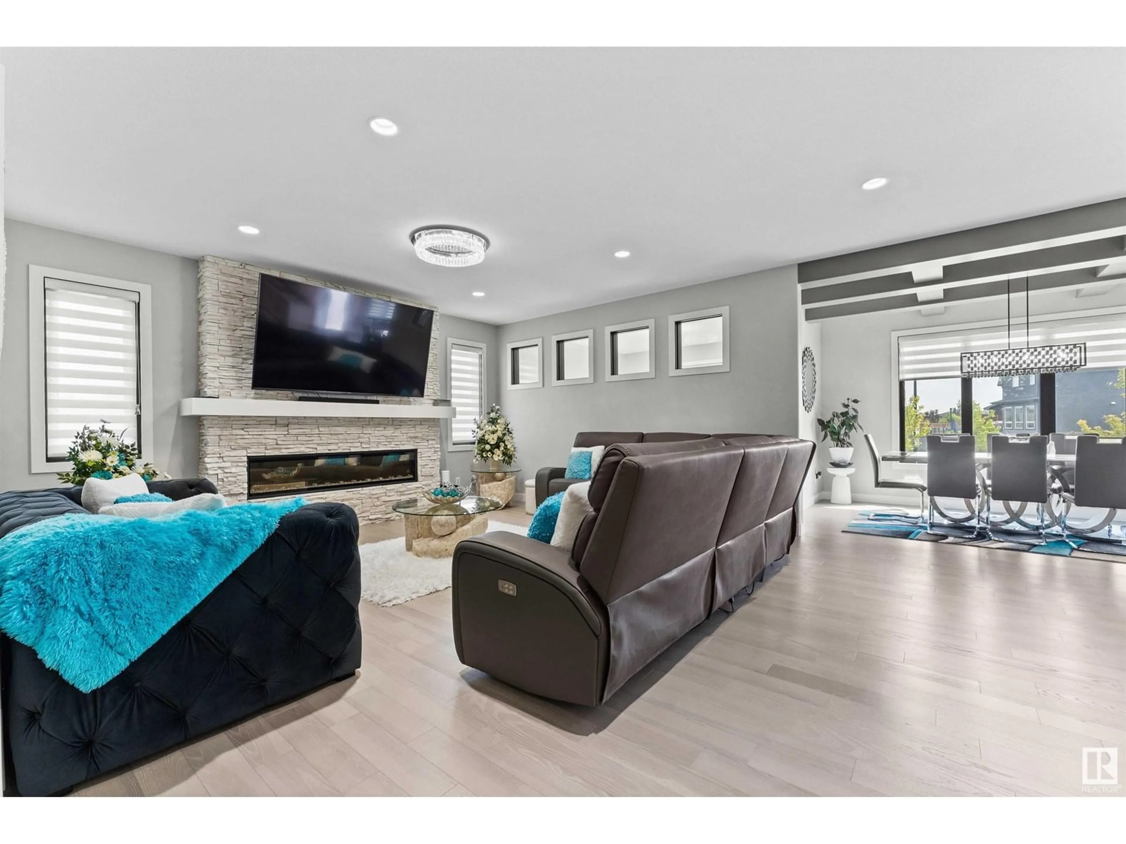 Living room with furniture, unknown for SW - 6813 KNOX LO, Edmonton Alberta T6W4R3