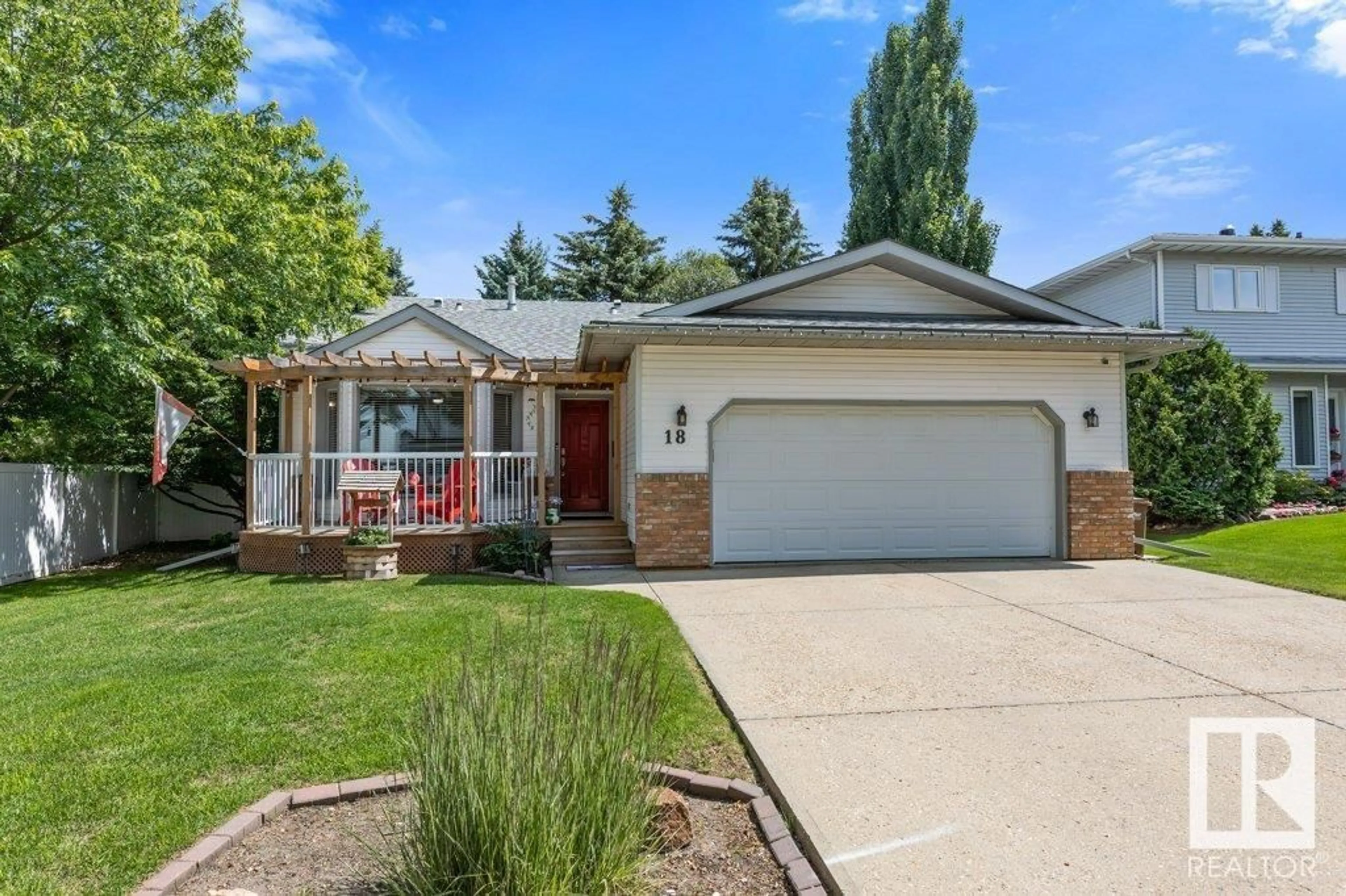 Home with vinyl exterior material, street for 18 PINEVIEW DR, St. Albert Alberta T8N4T1