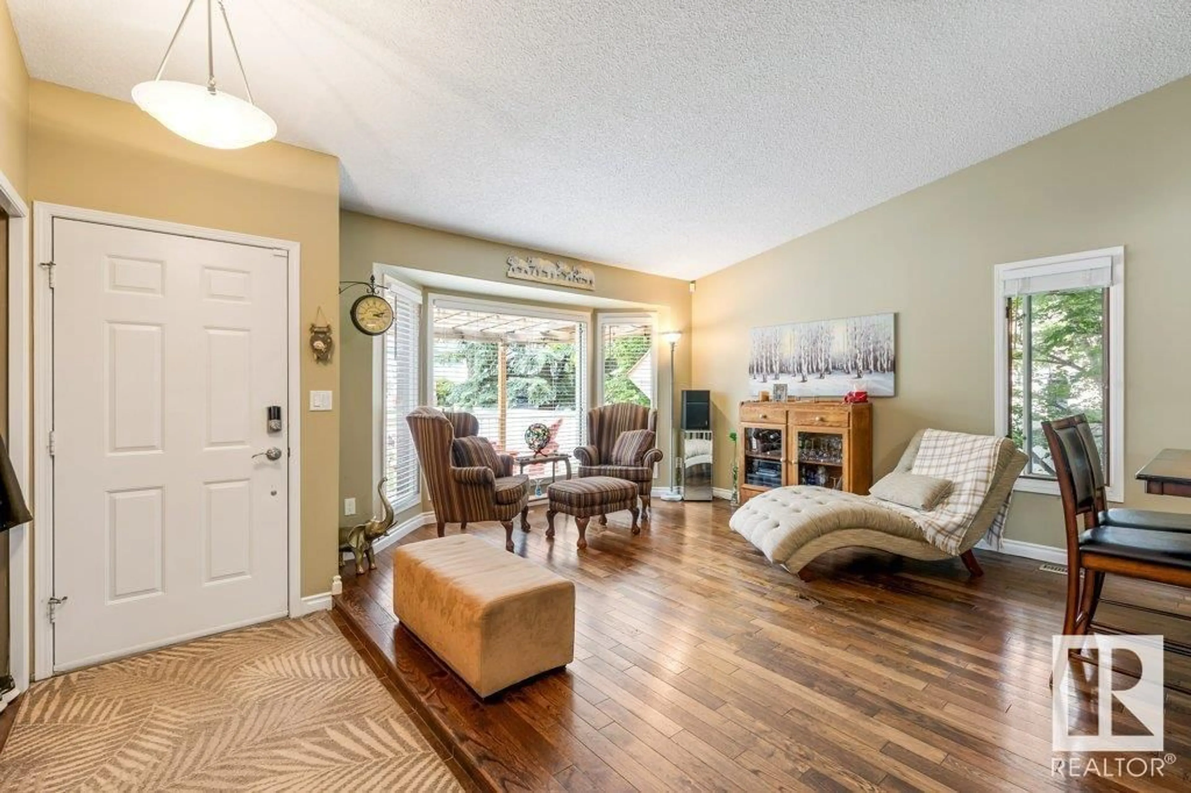 Living room with furniture, wood/laminate floor for 18 PINEVIEW DR, St. Albert Alberta T8N4T1