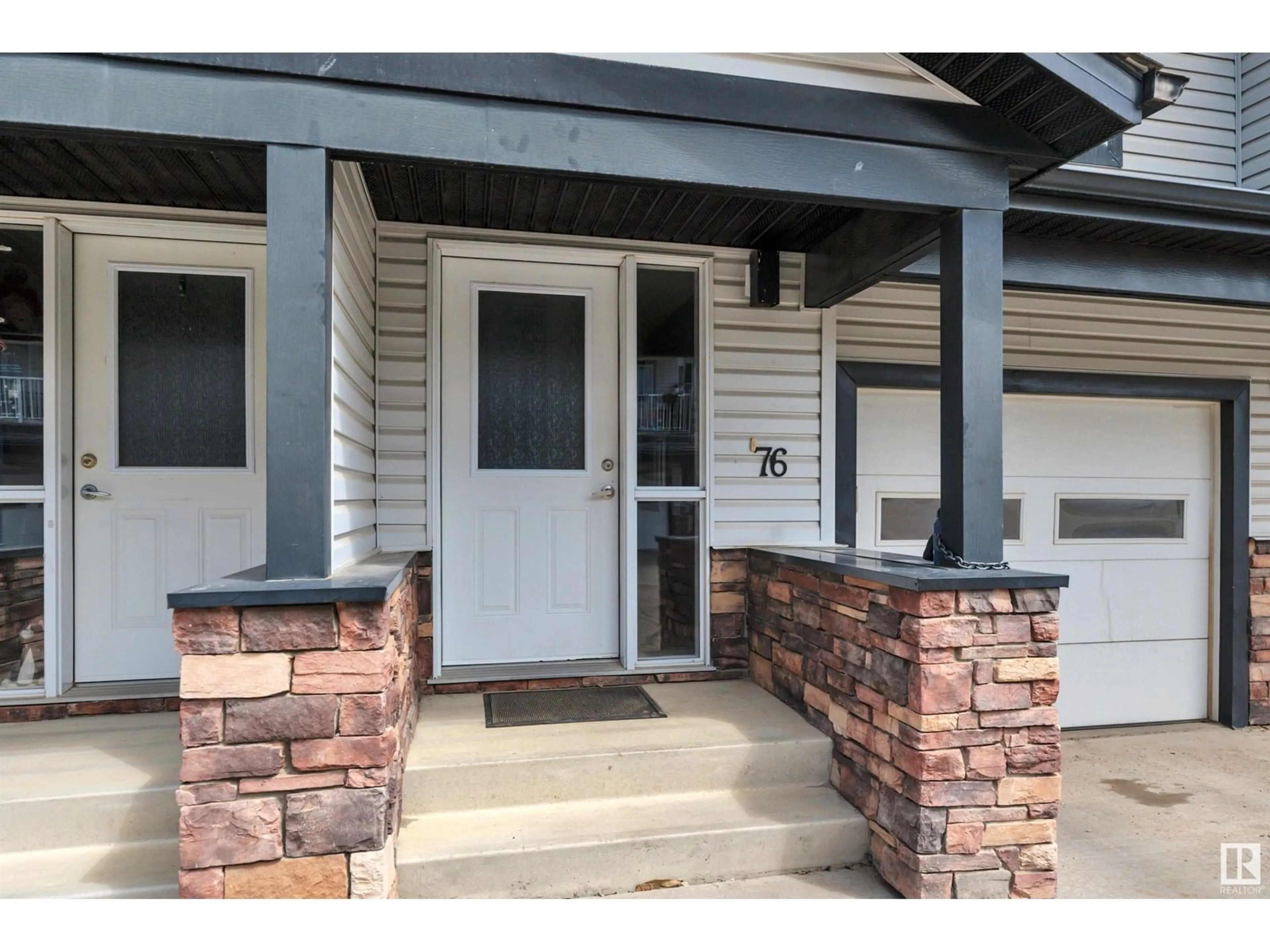 Indoor entryway for 11 - 76 CLOVER BAR LN, Sherwood Park Alberta T8H0C4