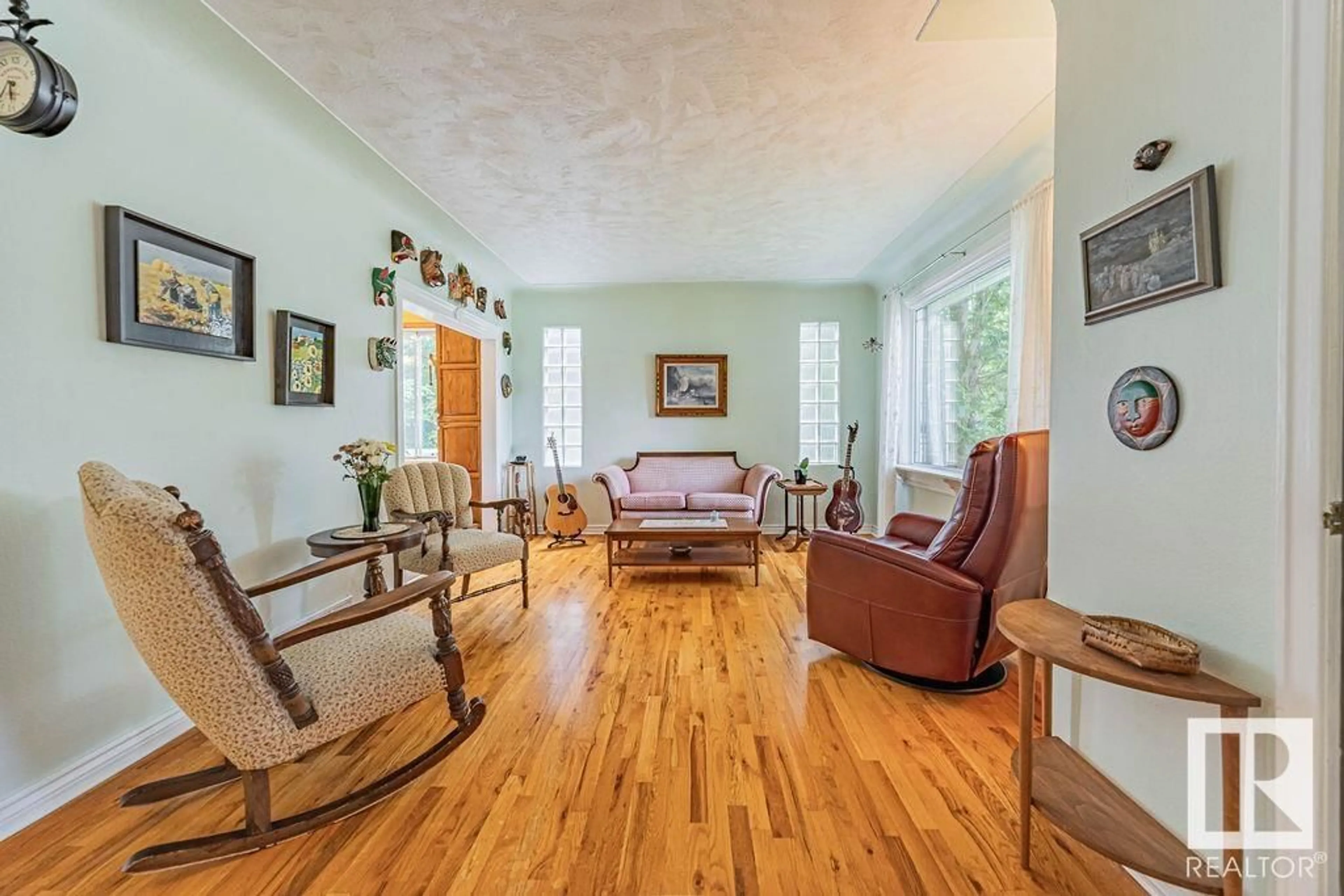 Living room with furniture, wood/laminate floor for 11133 57 ST, Edmonton Alberta T5W3T7