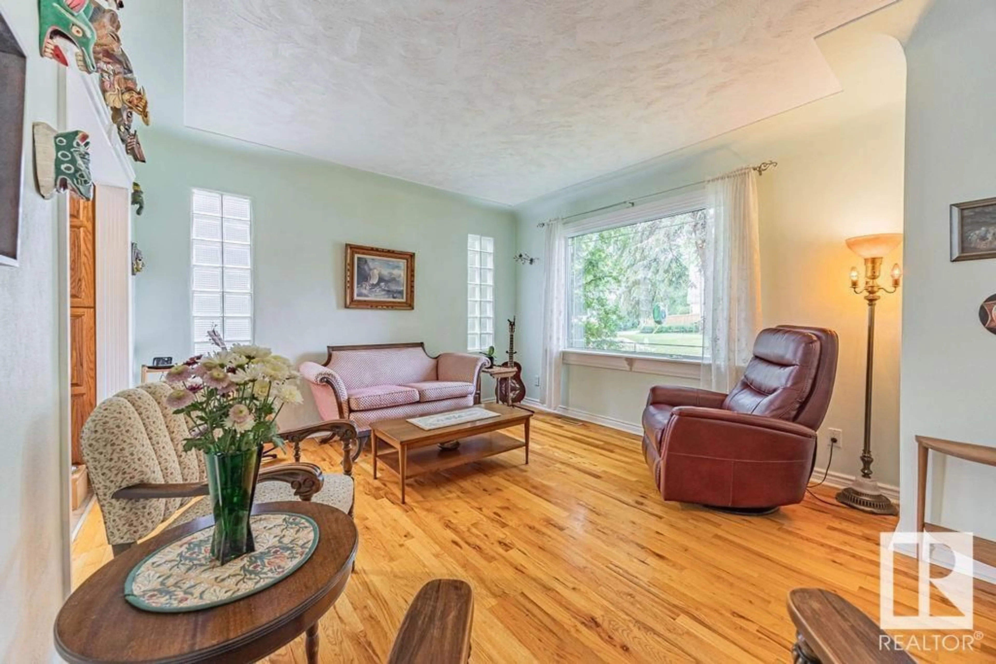 Living room with furniture, wood/laminate floor for 11133 57 ST, Edmonton Alberta T5W3T7