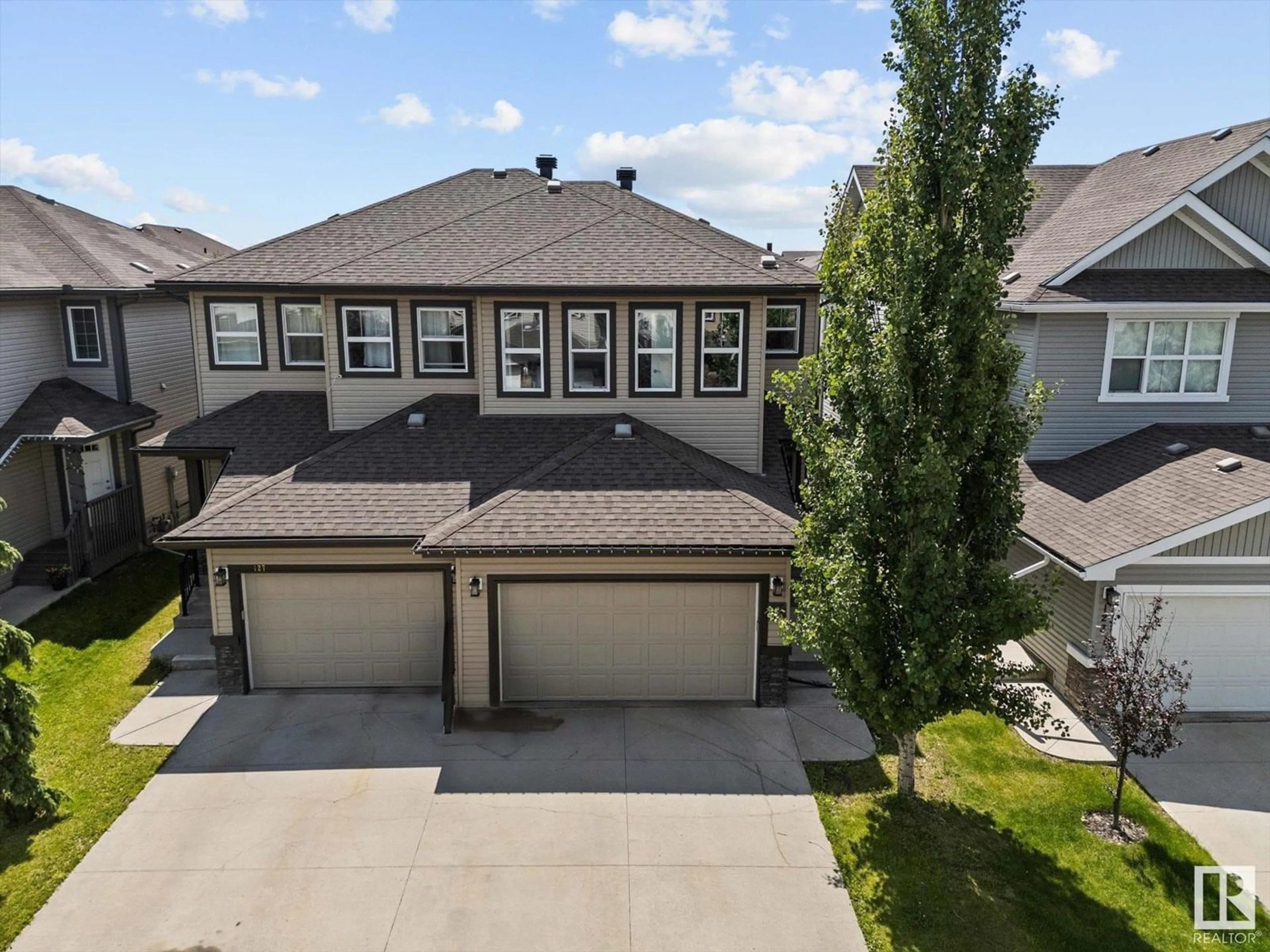 A pic from outside/outdoor area/front of a property/back of a property/a pic from drone, street for 125 SPRINGWOOD WY, Spruce Grove Alberta T7X0S7