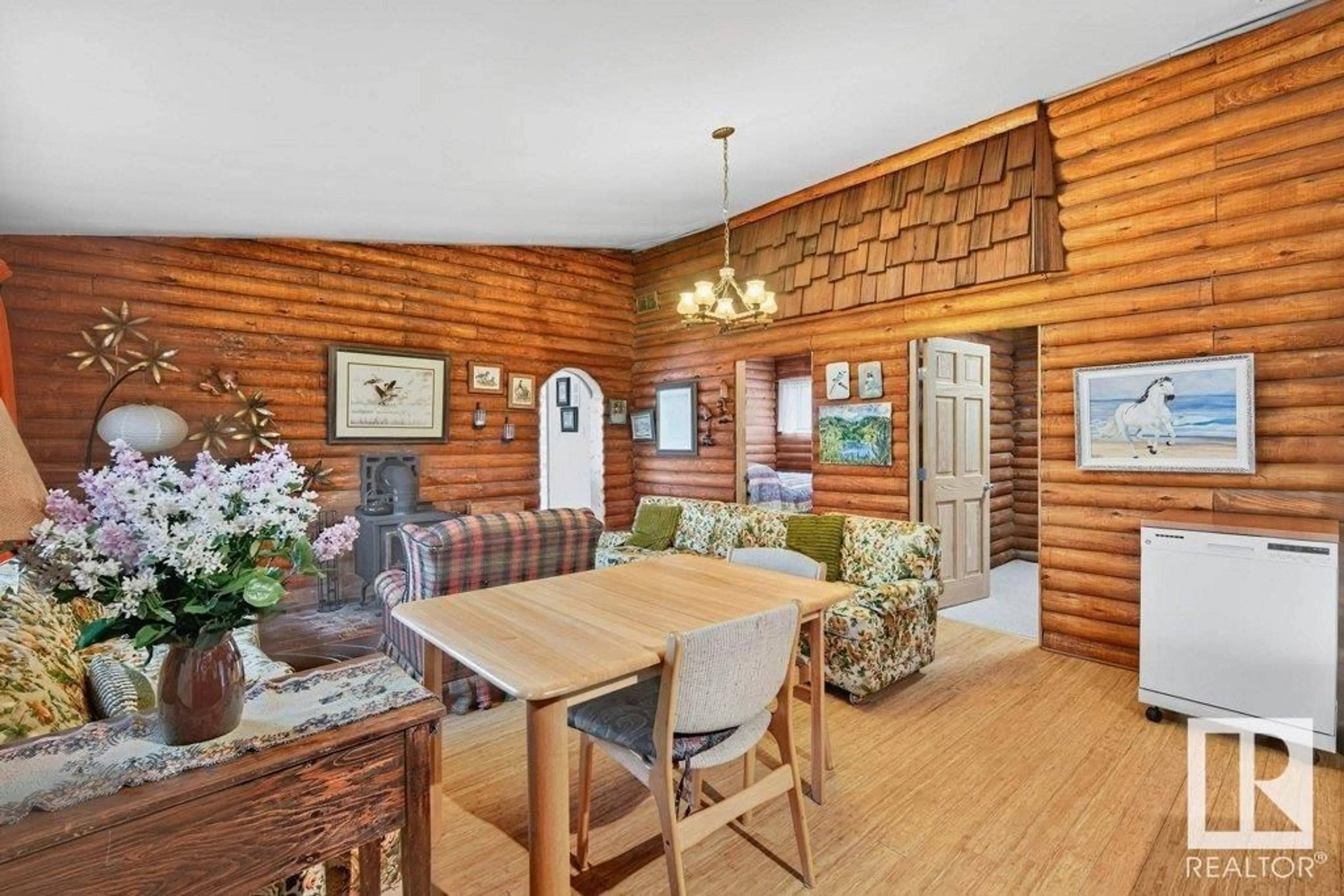 Dining room, wood/laminate floor for 287 LAKESHORE DR, Rural Lac Ste. Anne County Alberta T0E1V0