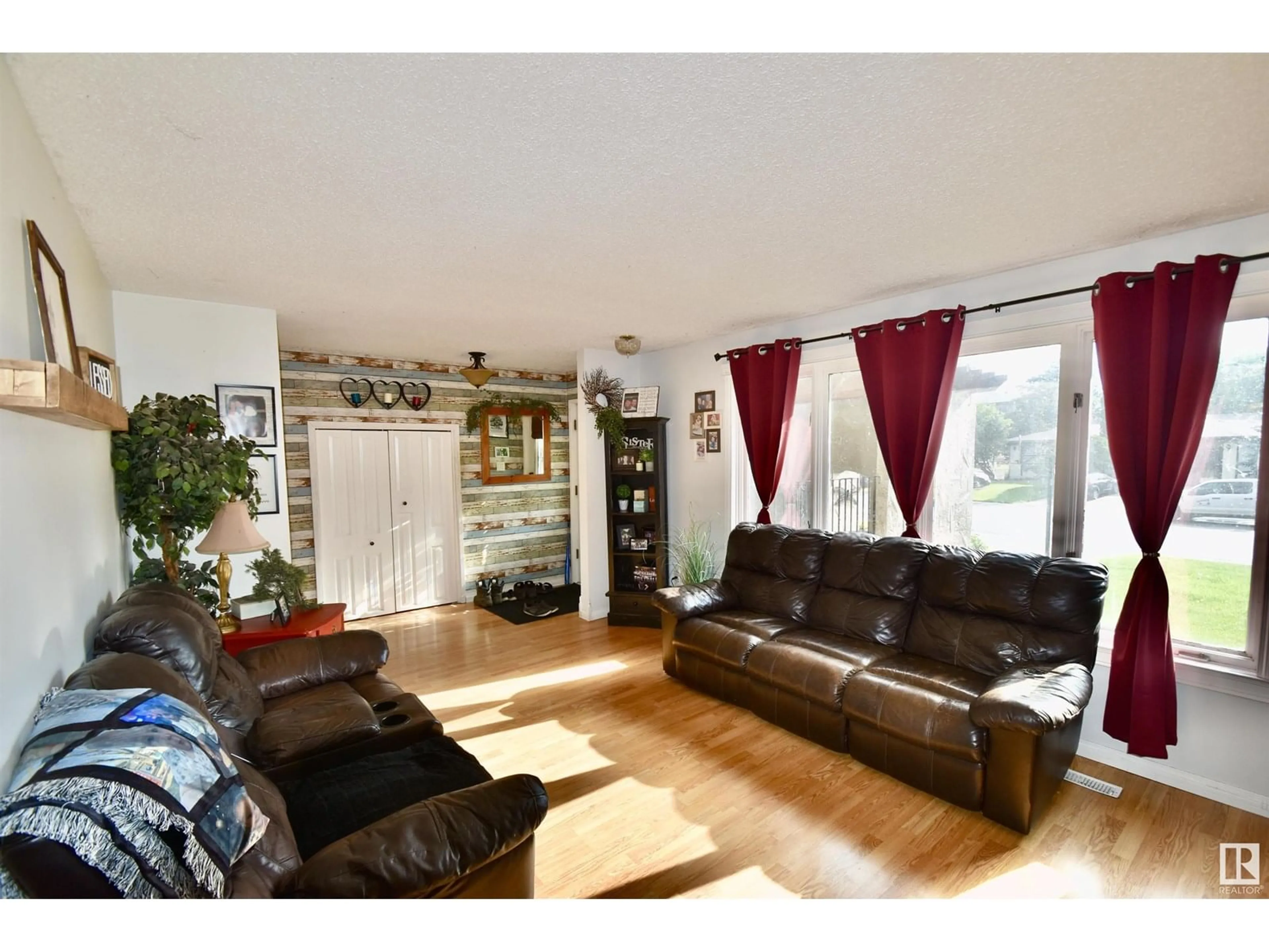 Living room with furniture, wood/laminate floor for 4405 46A ST, St. Paul Town Alberta T0A3A3