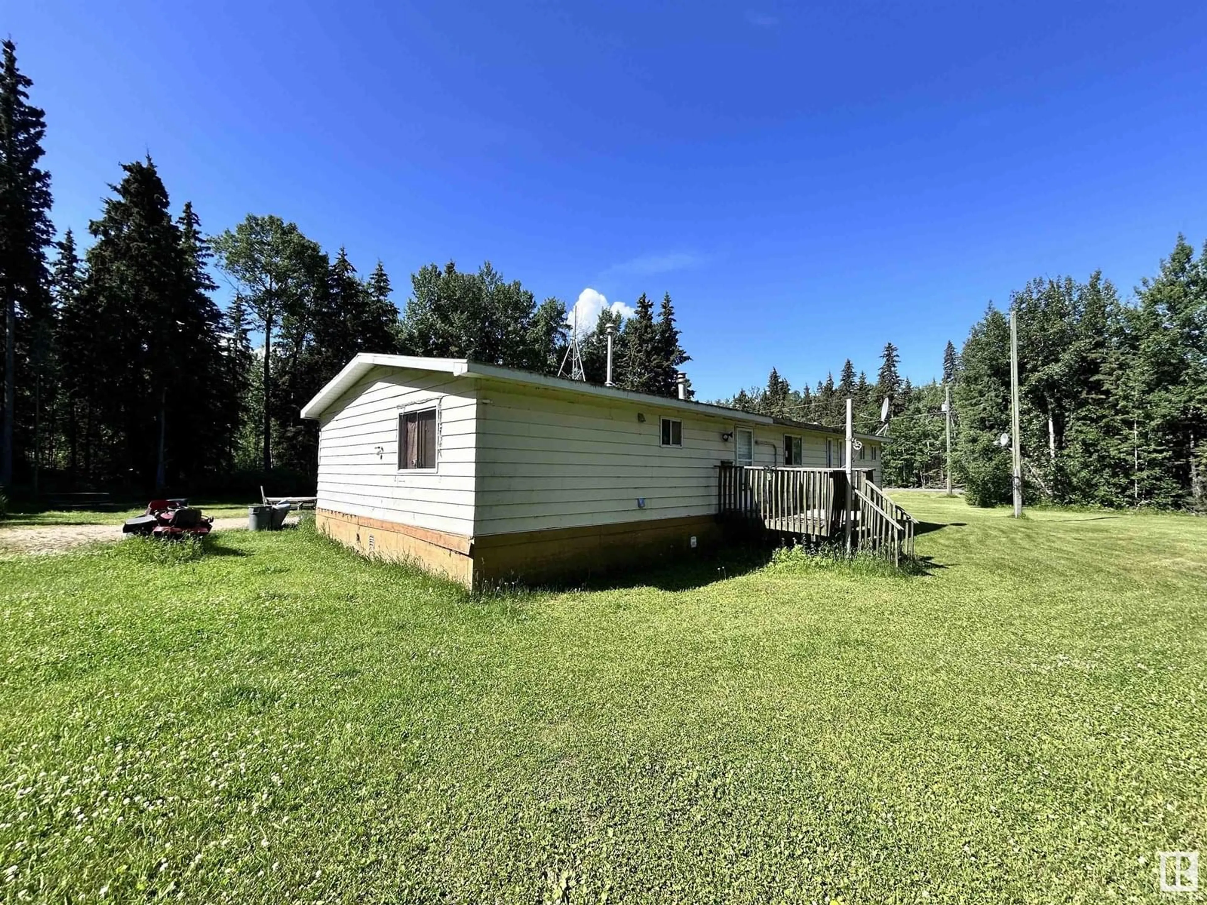 A pic from outside/outdoor area/front of a property/back of a property/a pic from drone, unknown for 3260 CALLING LAKE DRIVE, Calling Lake Alberta T0G0K0