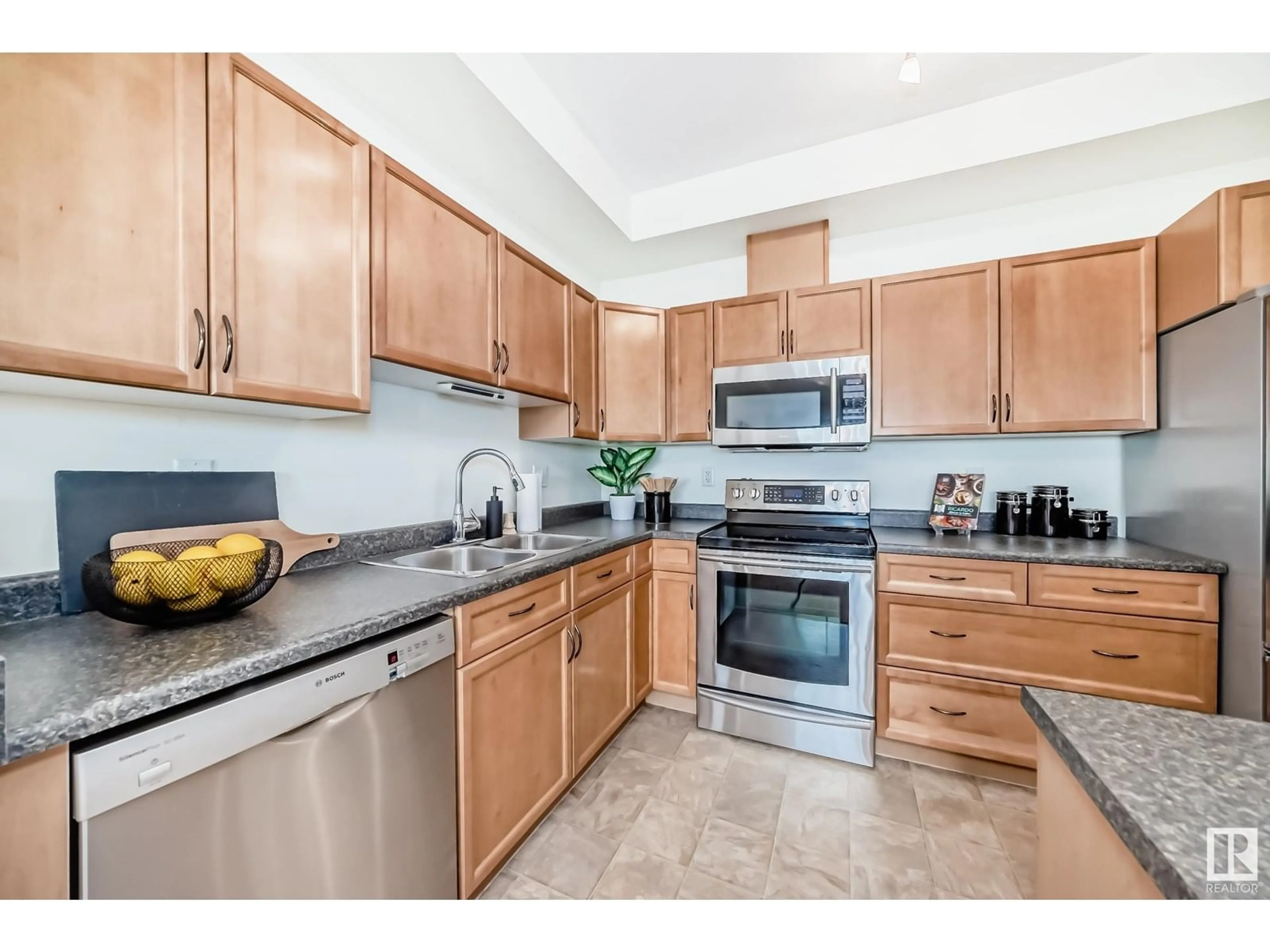 Standard kitchen, ceramic/tile floor for 1589 - 403 GLASTONBURY BV, Edmonton Alberta T5T2V1