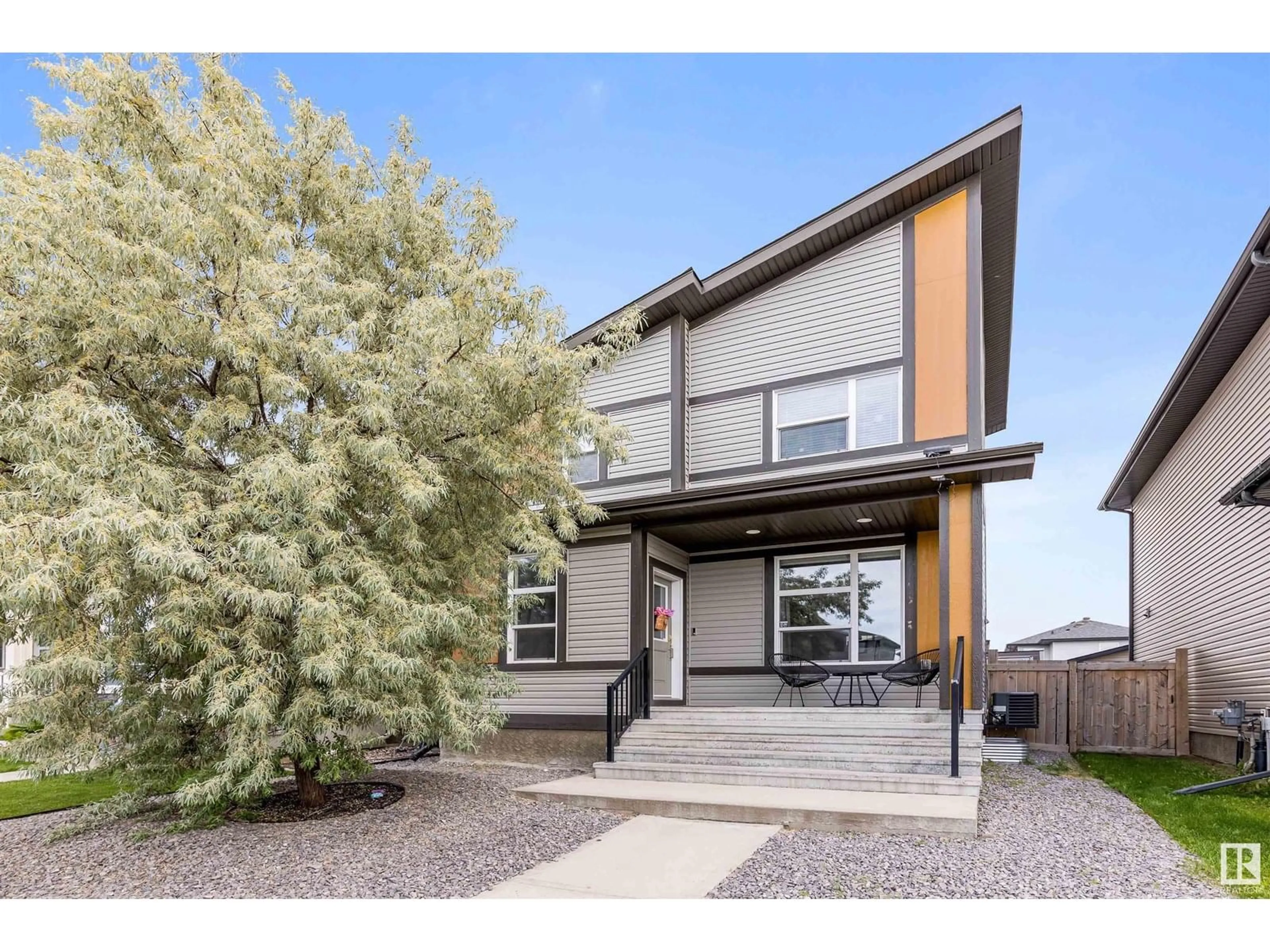 Home with vinyl exterior material, street for 91 HUDSON CV, Spruce Grove Alberta T7X0R8
