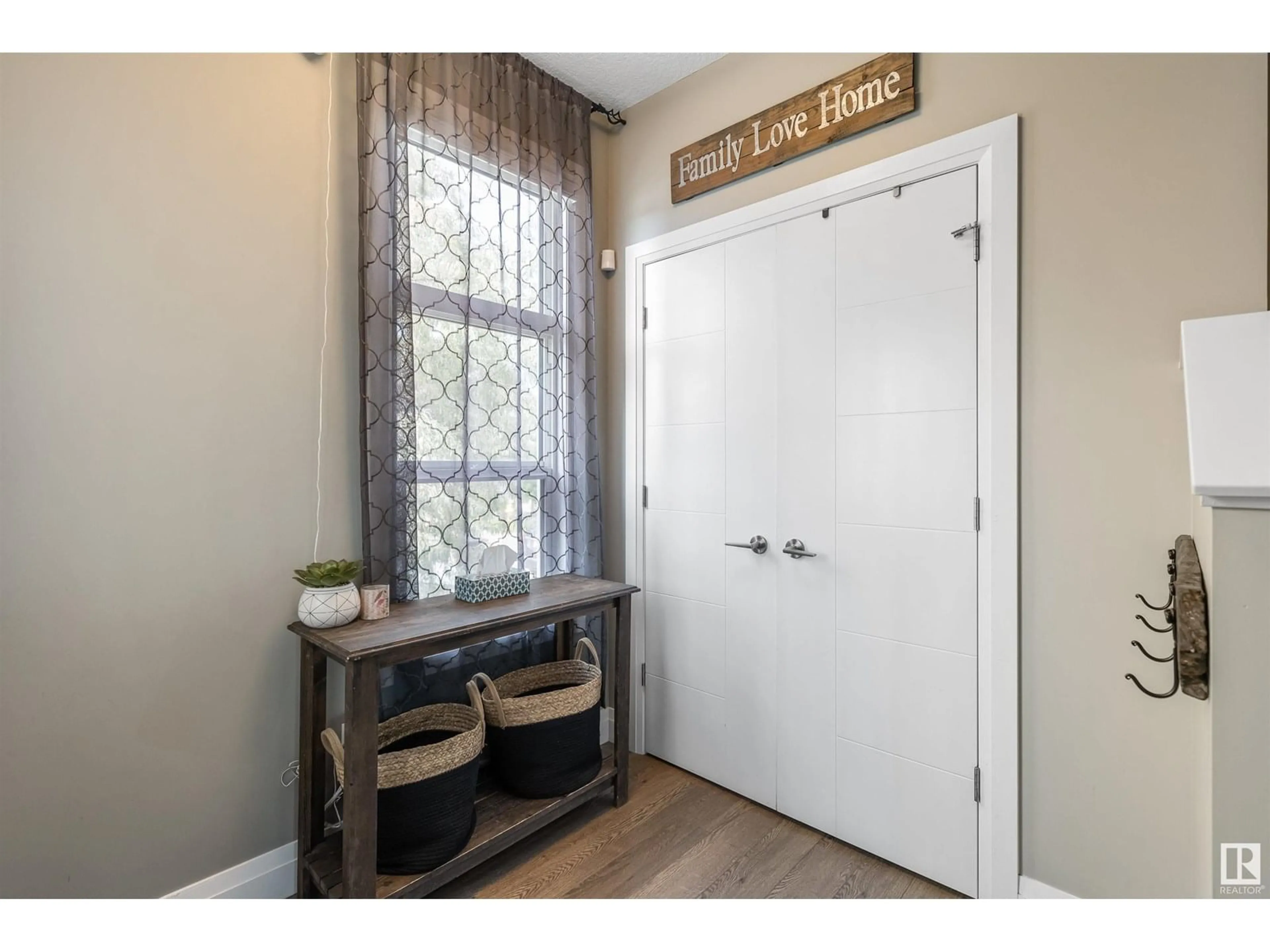 Indoor entryway for 91 HUDSON CV, Spruce Grove Alberta T7X0R8
