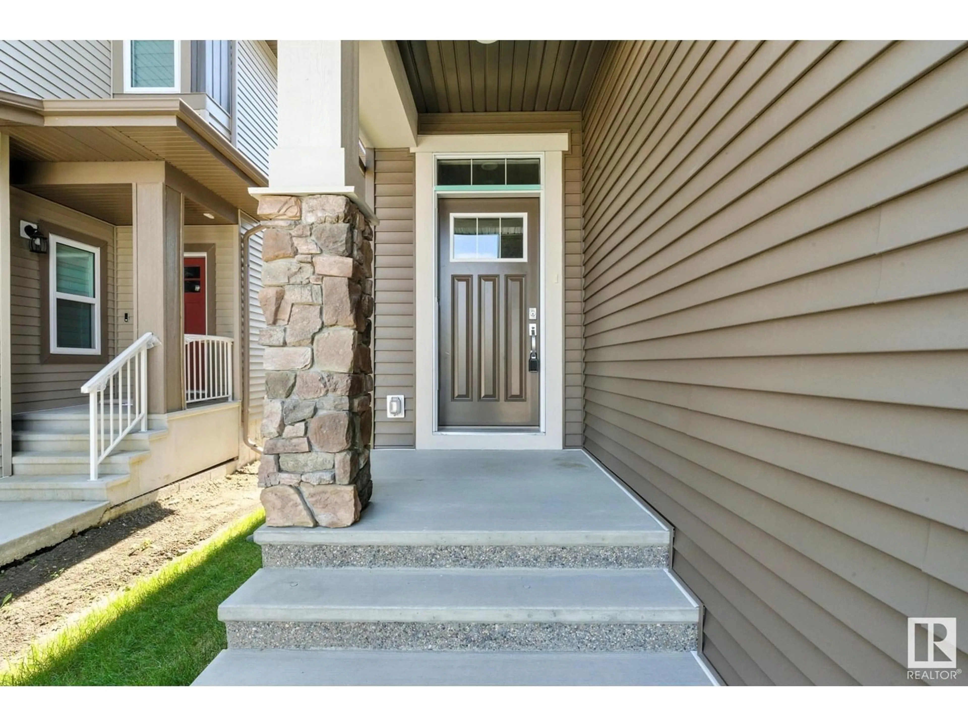 Indoor entryway for 20345 25A AV, Edmonton Alberta T6M1N8