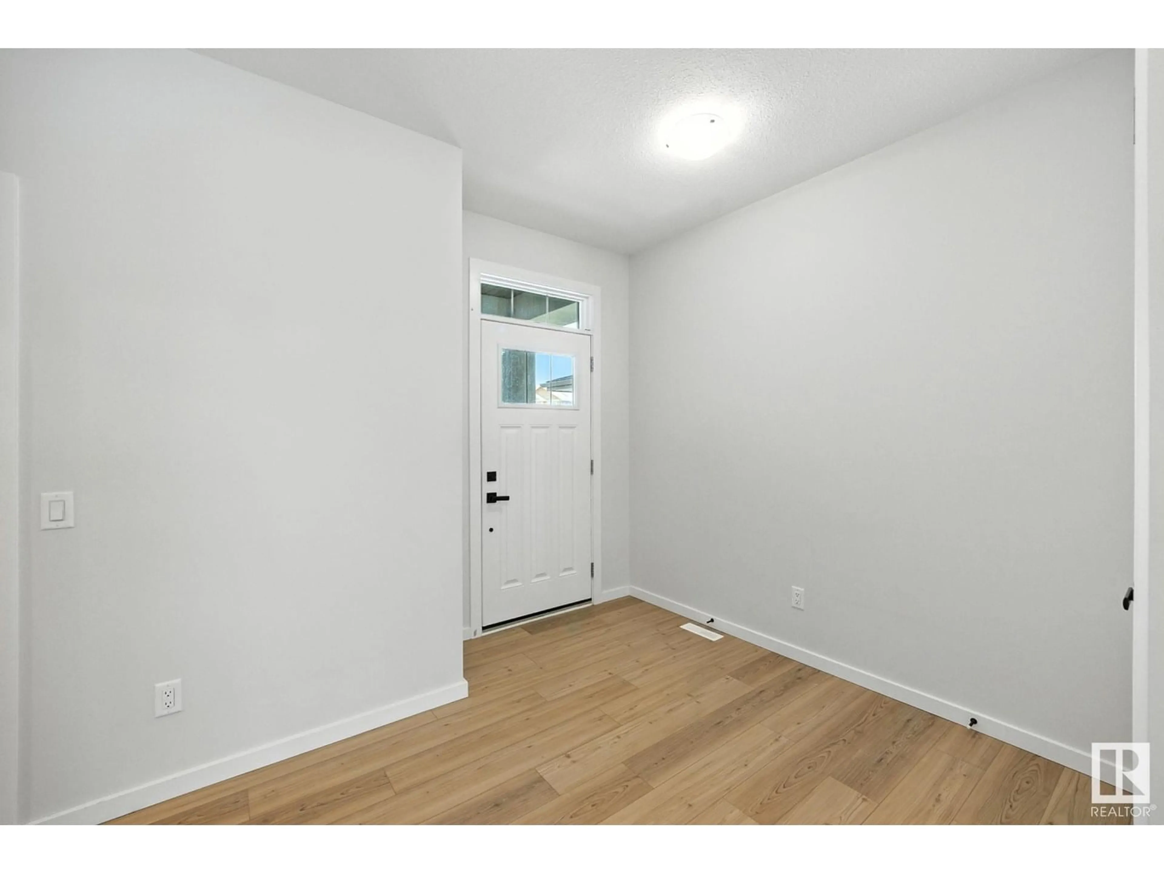 Indoor entryway for 20345 25A AV, Edmonton Alberta T6M1N8