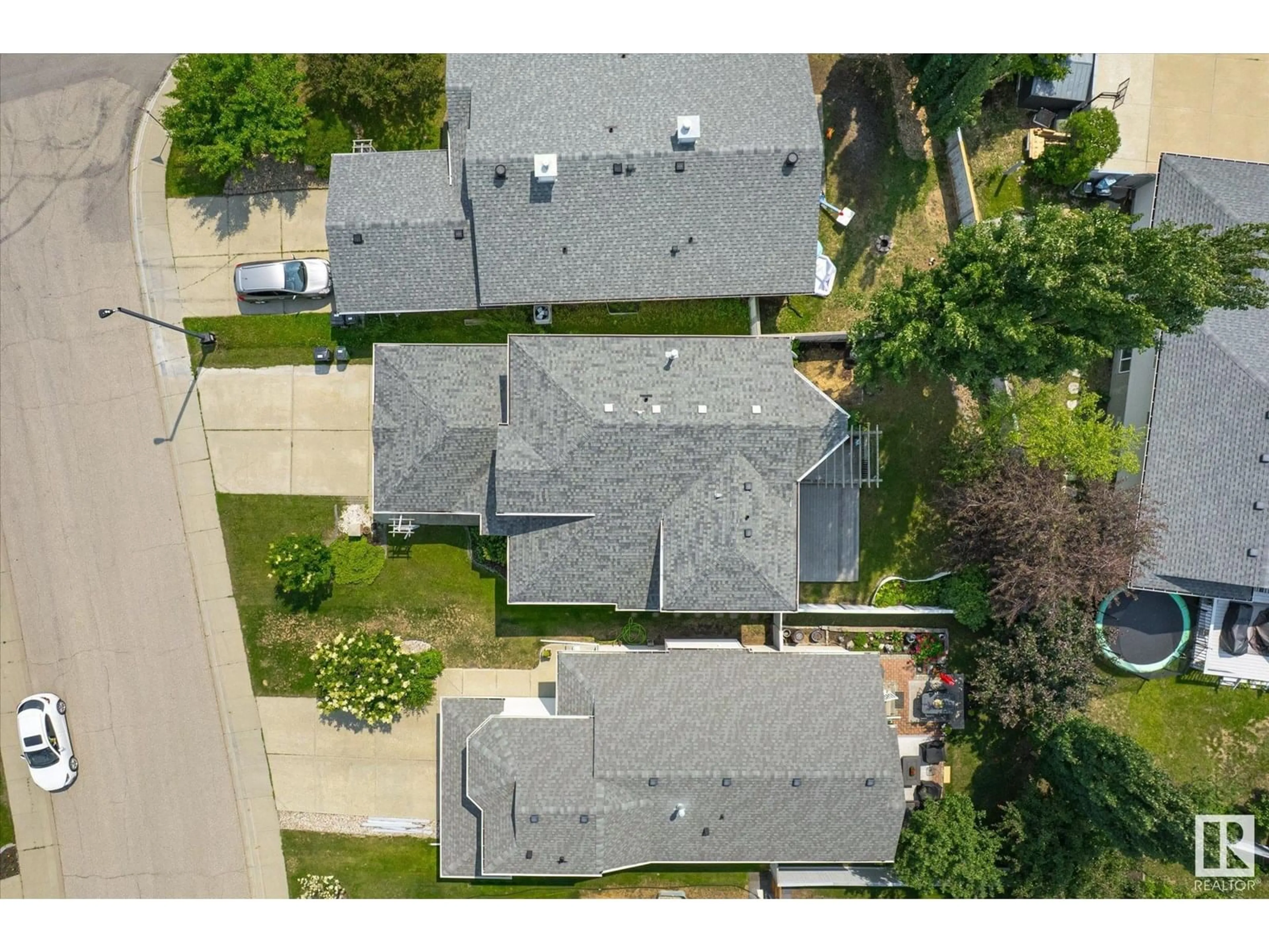 A pic from outside/outdoor area/front of a property/back of a property/a pic from drone, street for 4908 187 ST, Edmonton Alberta T6M2R7