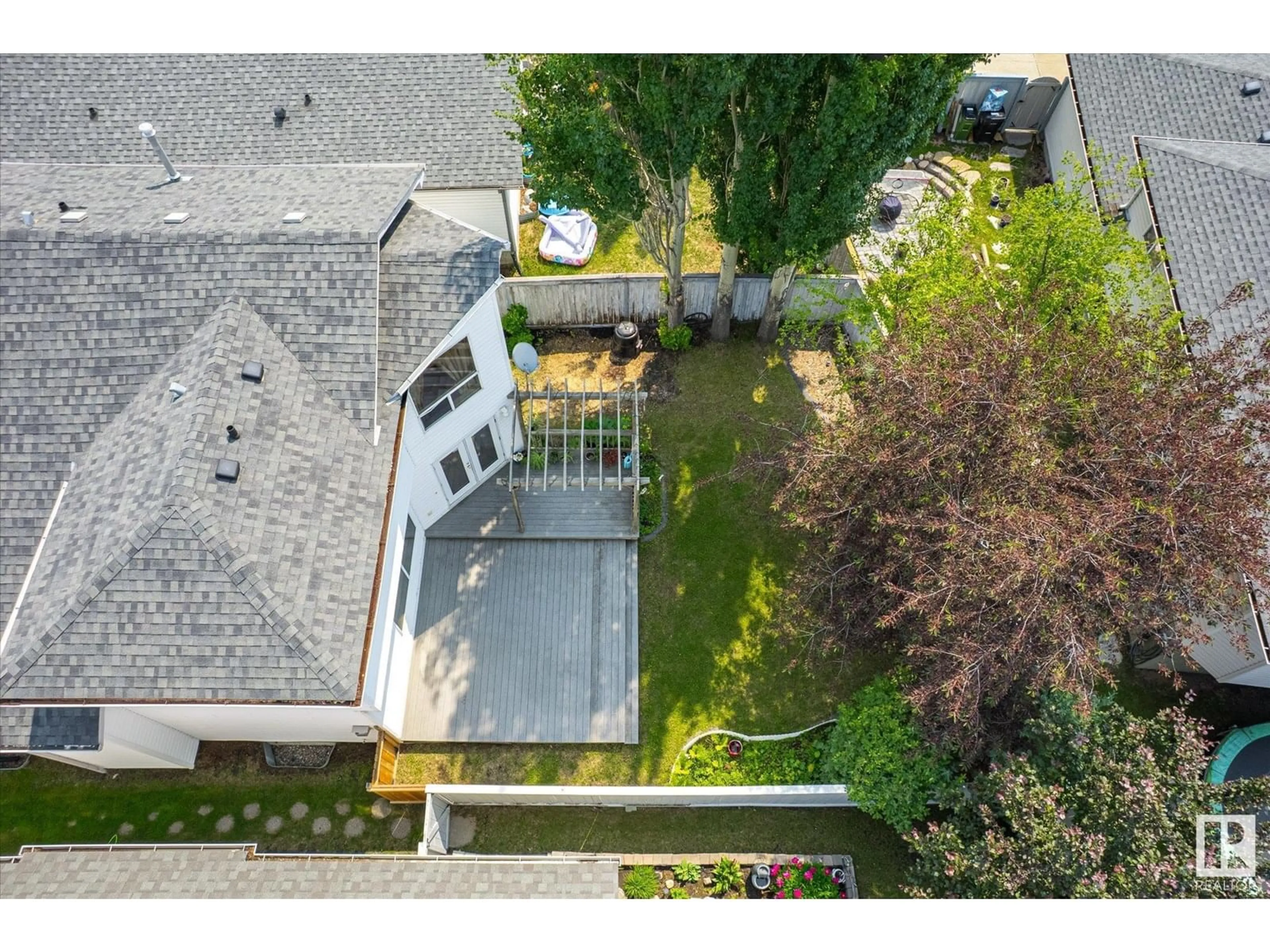 A pic from outside/outdoor area/front of a property/back of a property/a pic from drone, street for 4908 187 ST, Edmonton Alberta T6M2R7