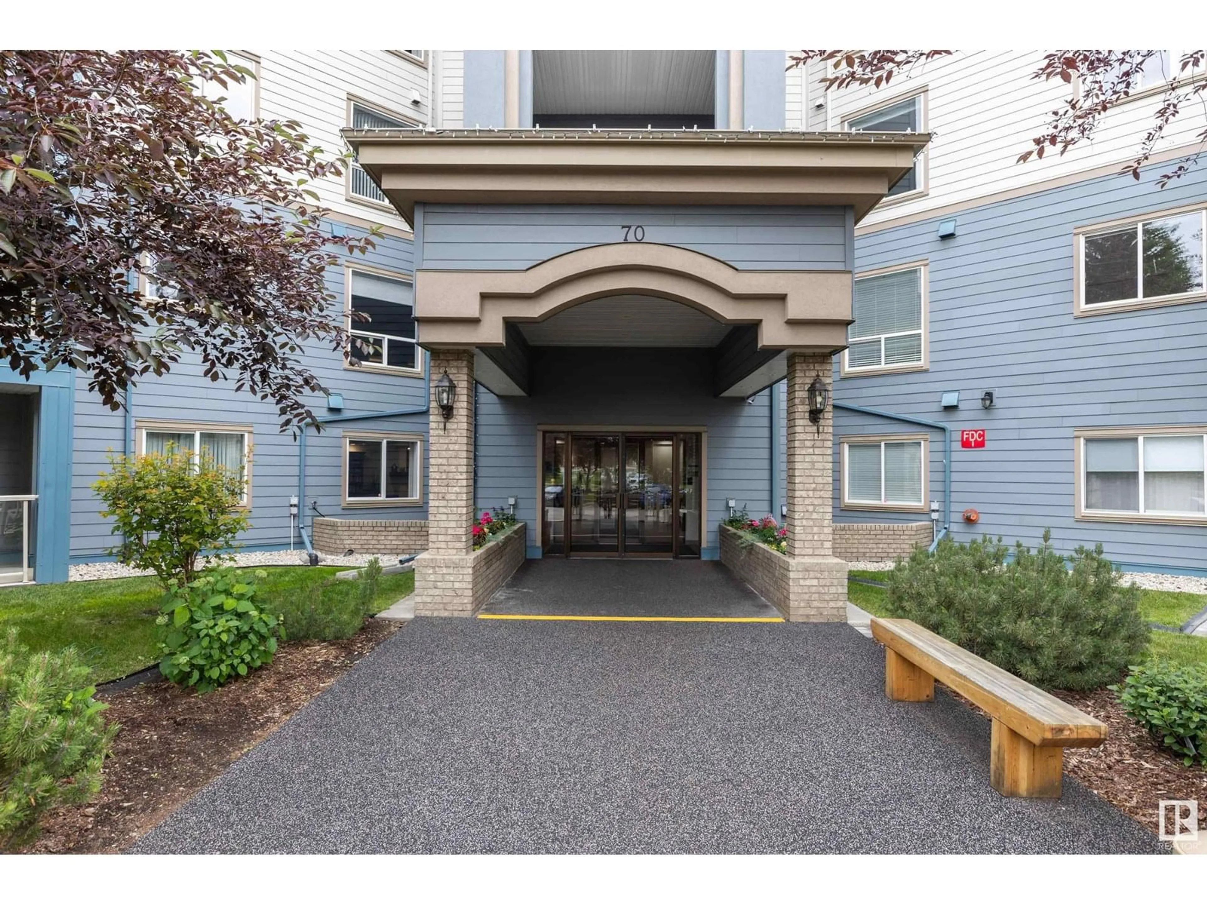 Indoor foyer for 307 - 70 CRYSTAL LN, Sherwood Park Alberta T8H1W6