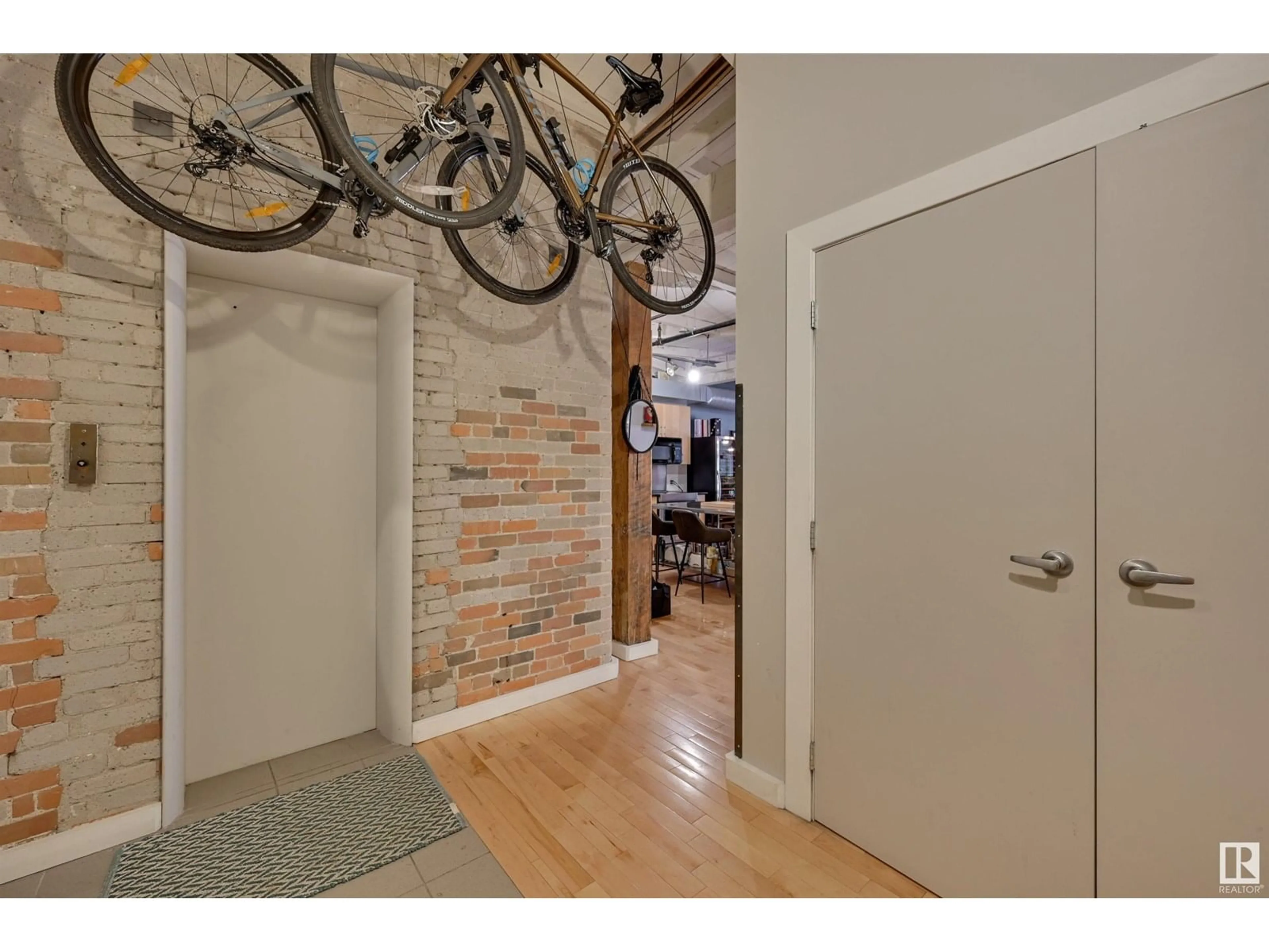 Indoor entryway for #504 - 10169 104 ST, Edmonton Alberta T5J1A5