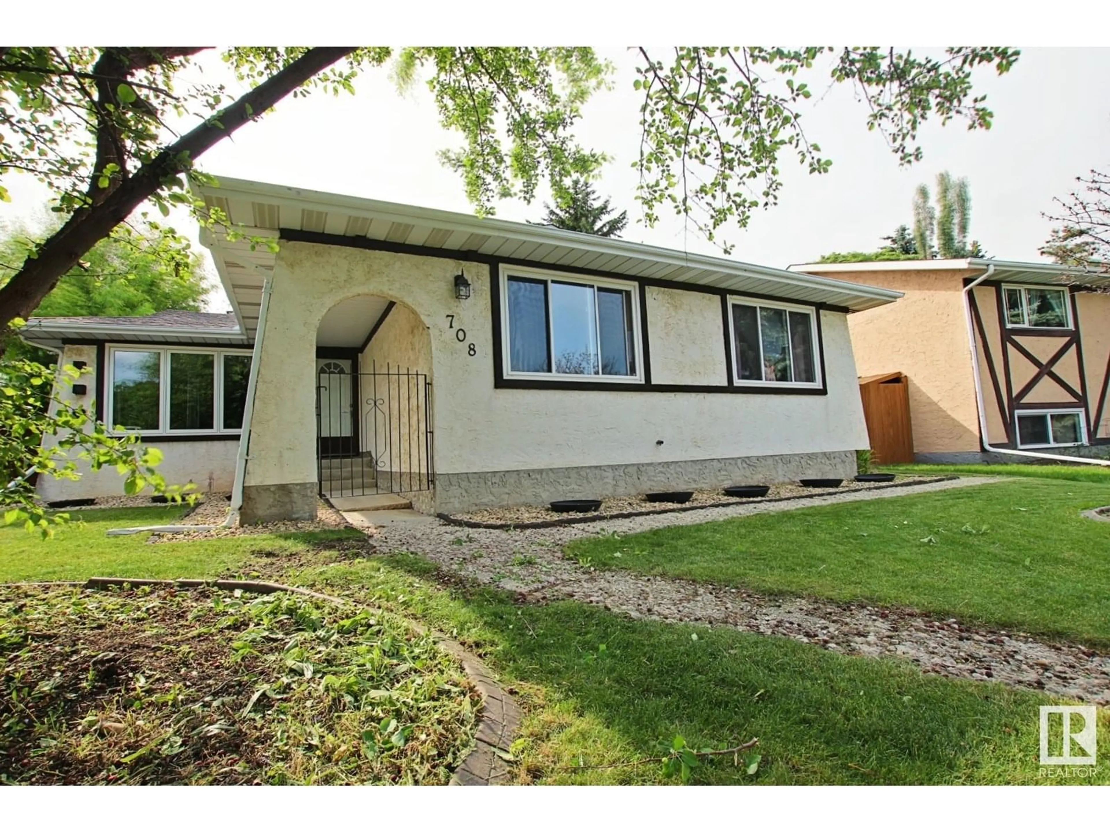 Home with vinyl exterior material, street for 708 LEE RIDGE RD, Edmonton Alberta T6K0P2