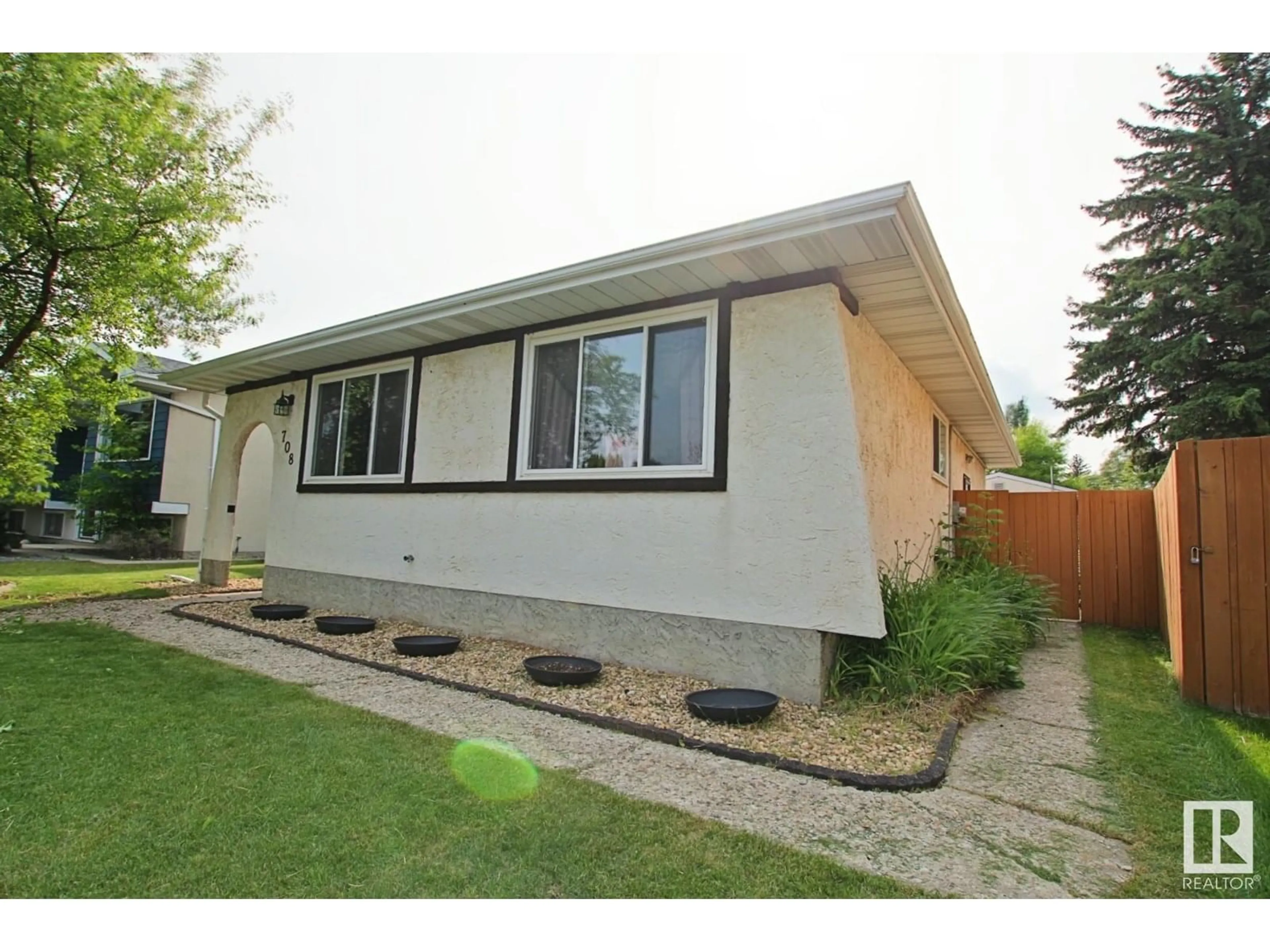 Home with vinyl exterior material, street for 708 LEE RIDGE RD, Edmonton Alberta T6K0P2
