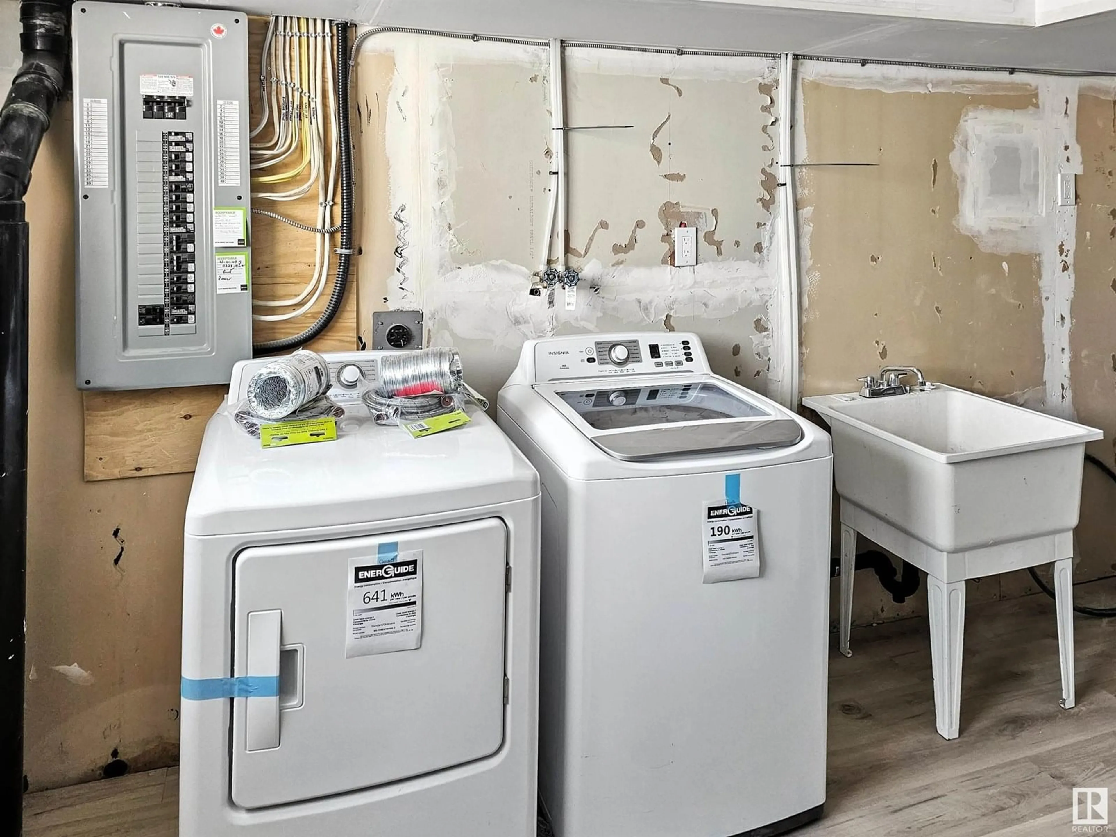 Laundry room for NW - 11523 82 ST, Edmonton Alberta T5B2V7