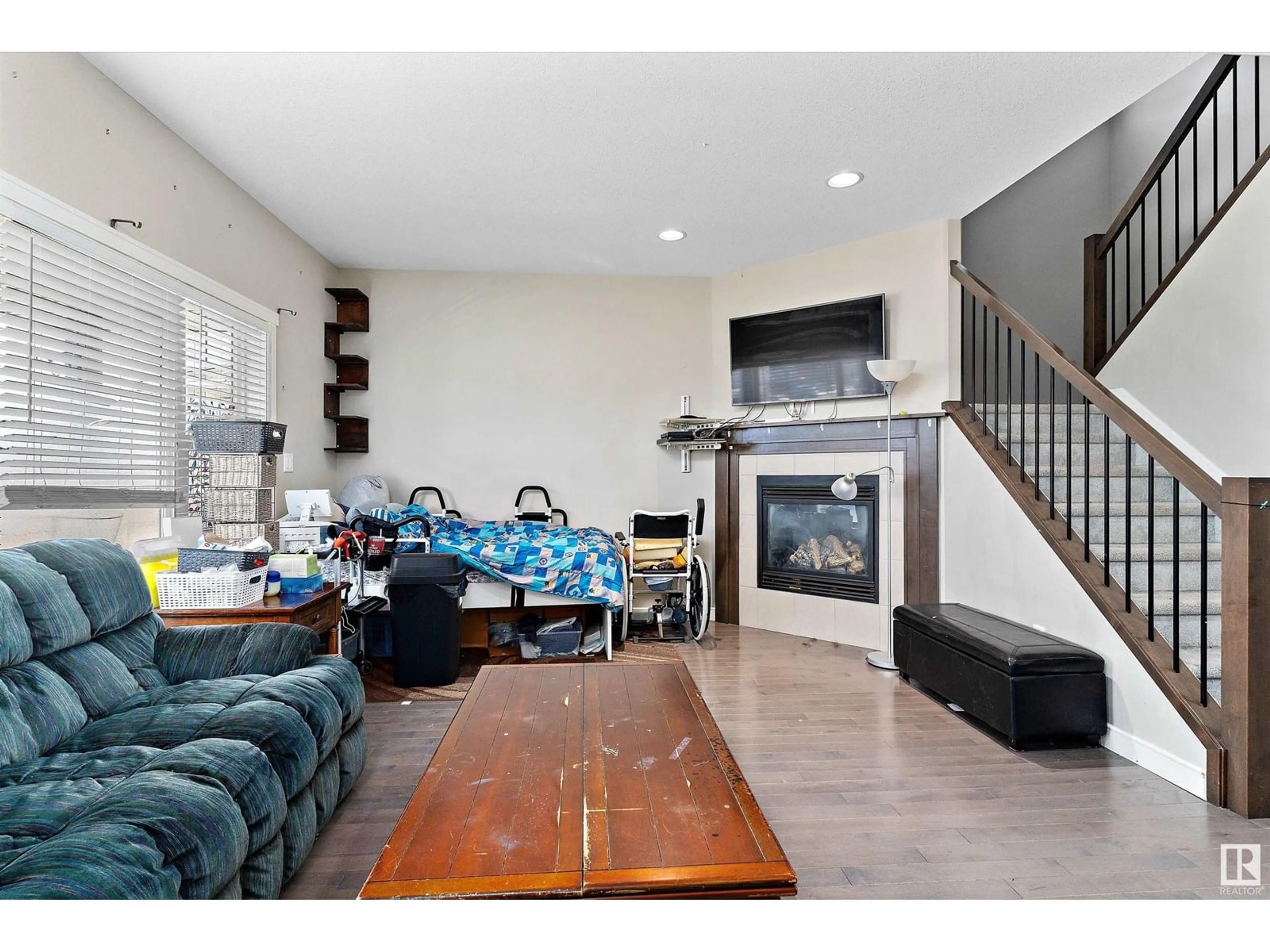 Living room with furniture, unknown for 184 ROBINSON DR, Leduc Alberta T9E1B1