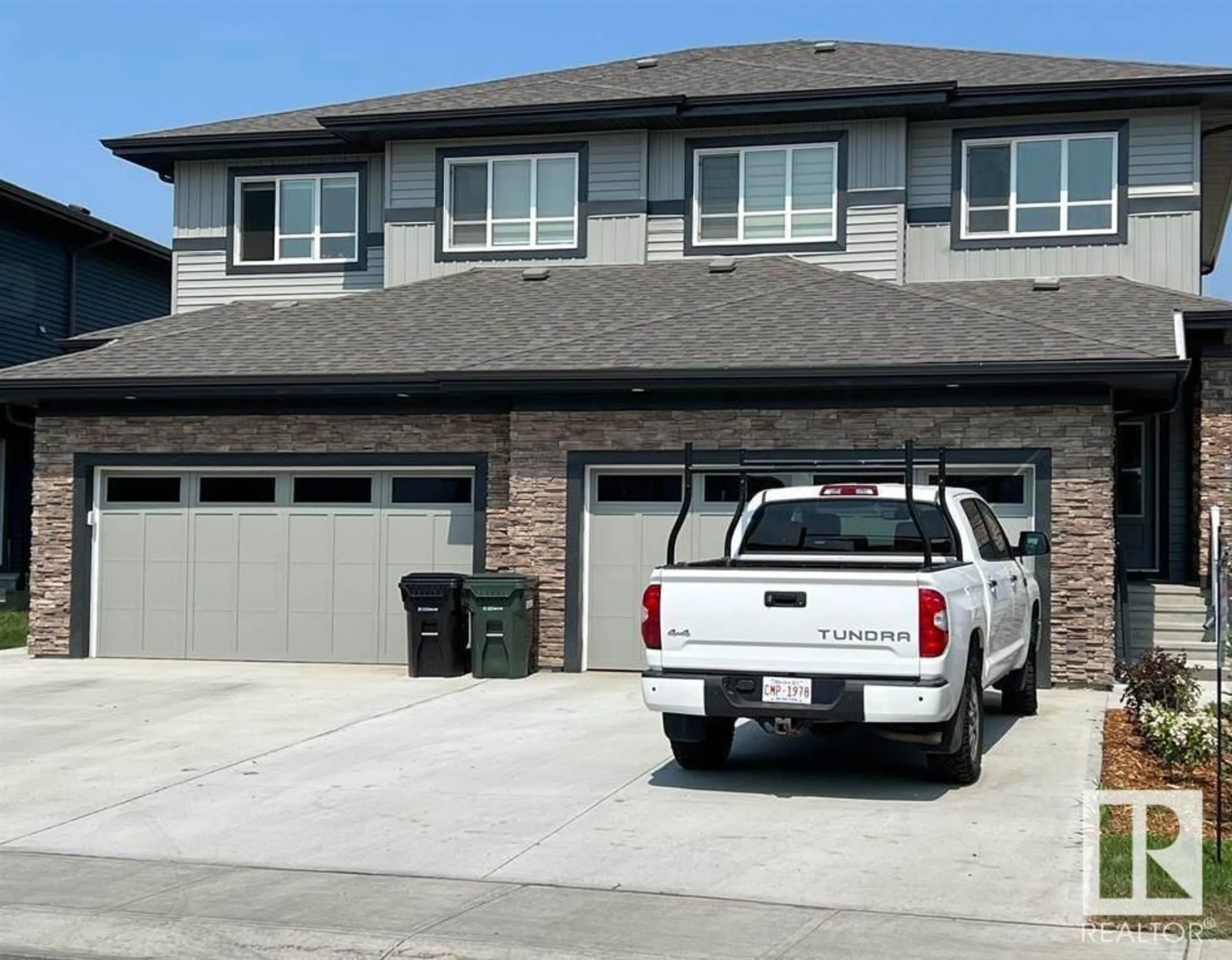 Home with vinyl exterior material, street for 122 KINGSBURY CI, Spruce Grove Alberta T7X0H1