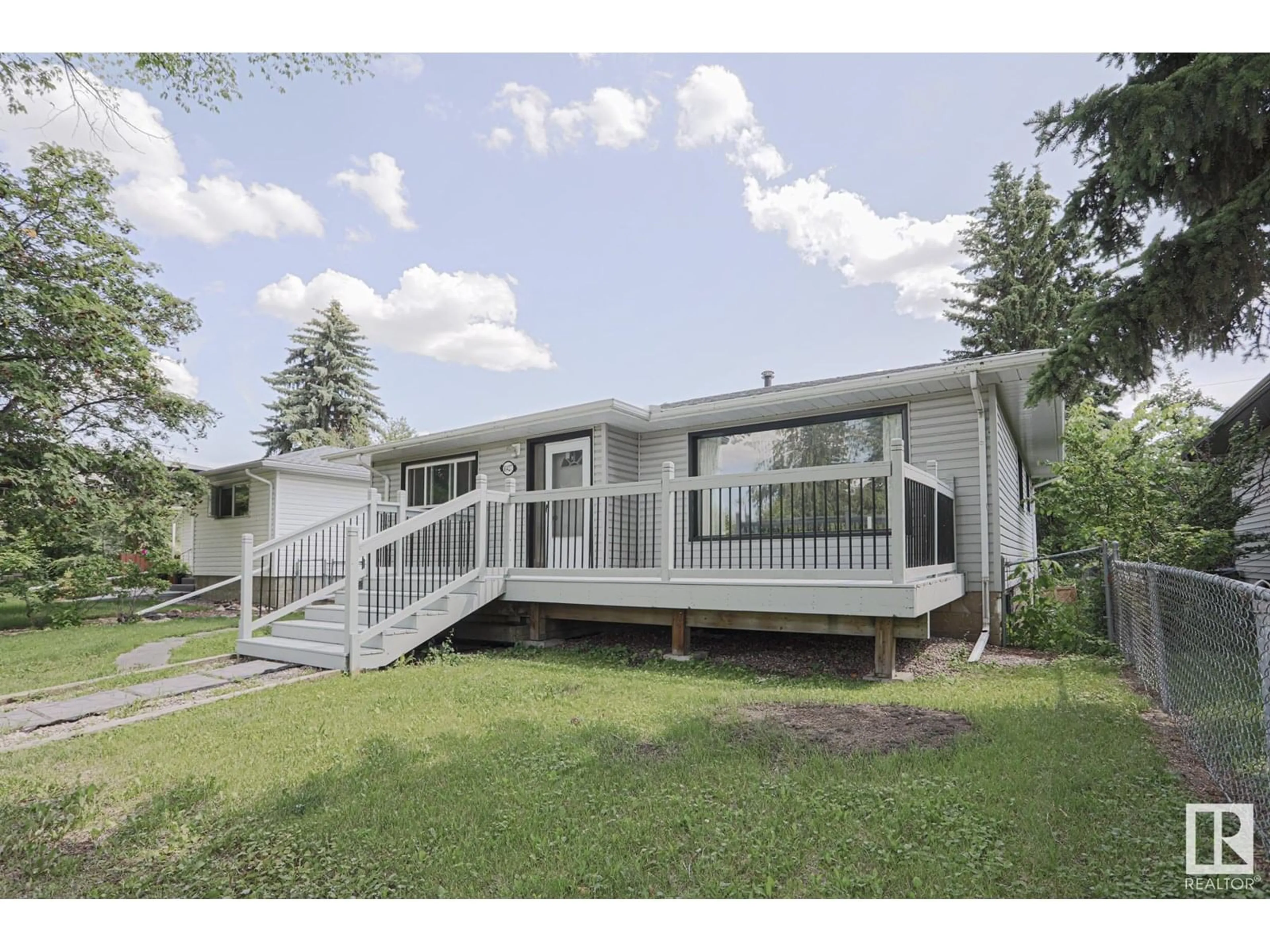 Home with vinyl exterior material, unknown for 10427 68 AV, Edmonton Alberta T6H2A8