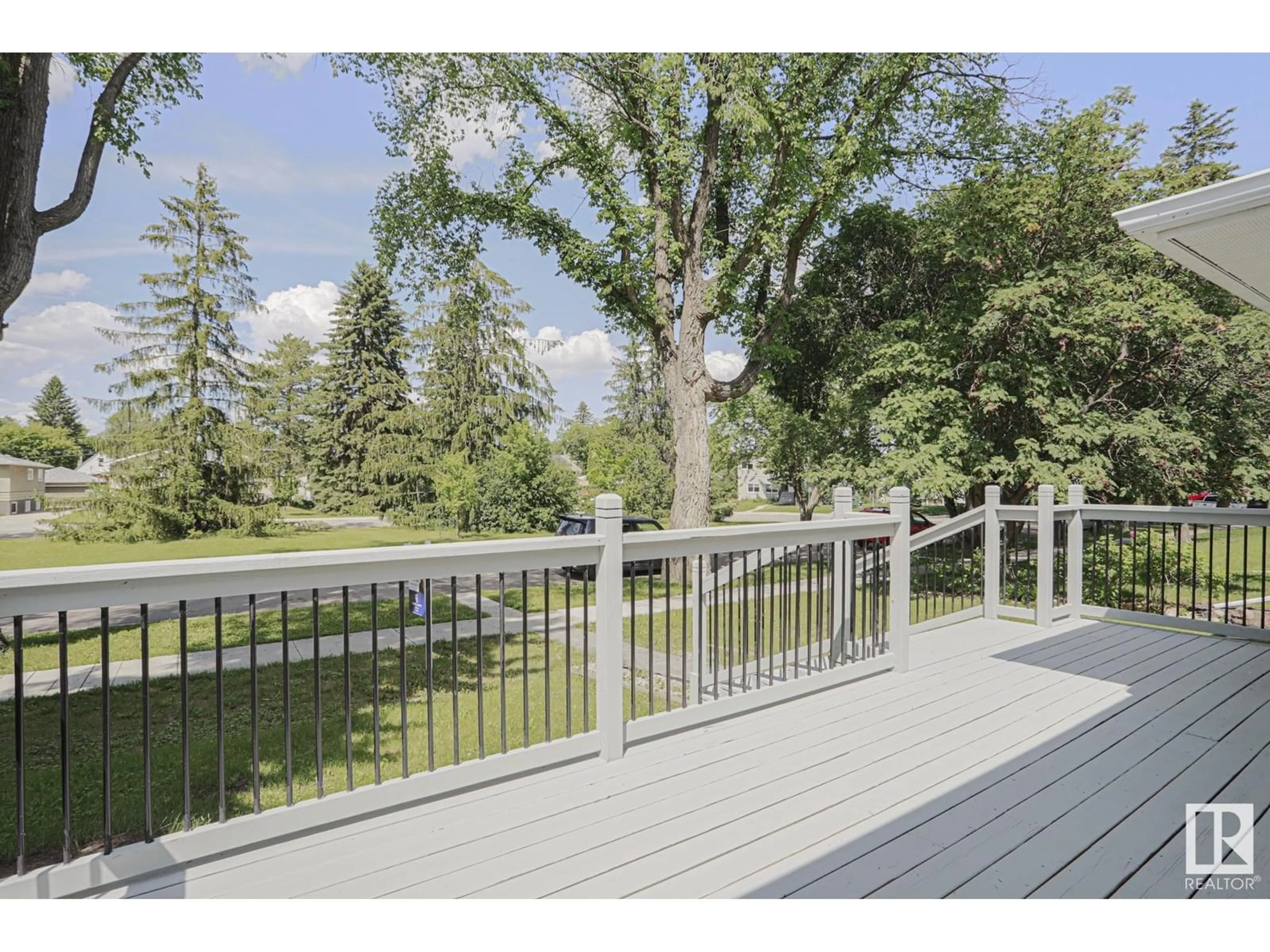 Patio, unknown for 10427 68 AV, Edmonton Alberta T6H2A8