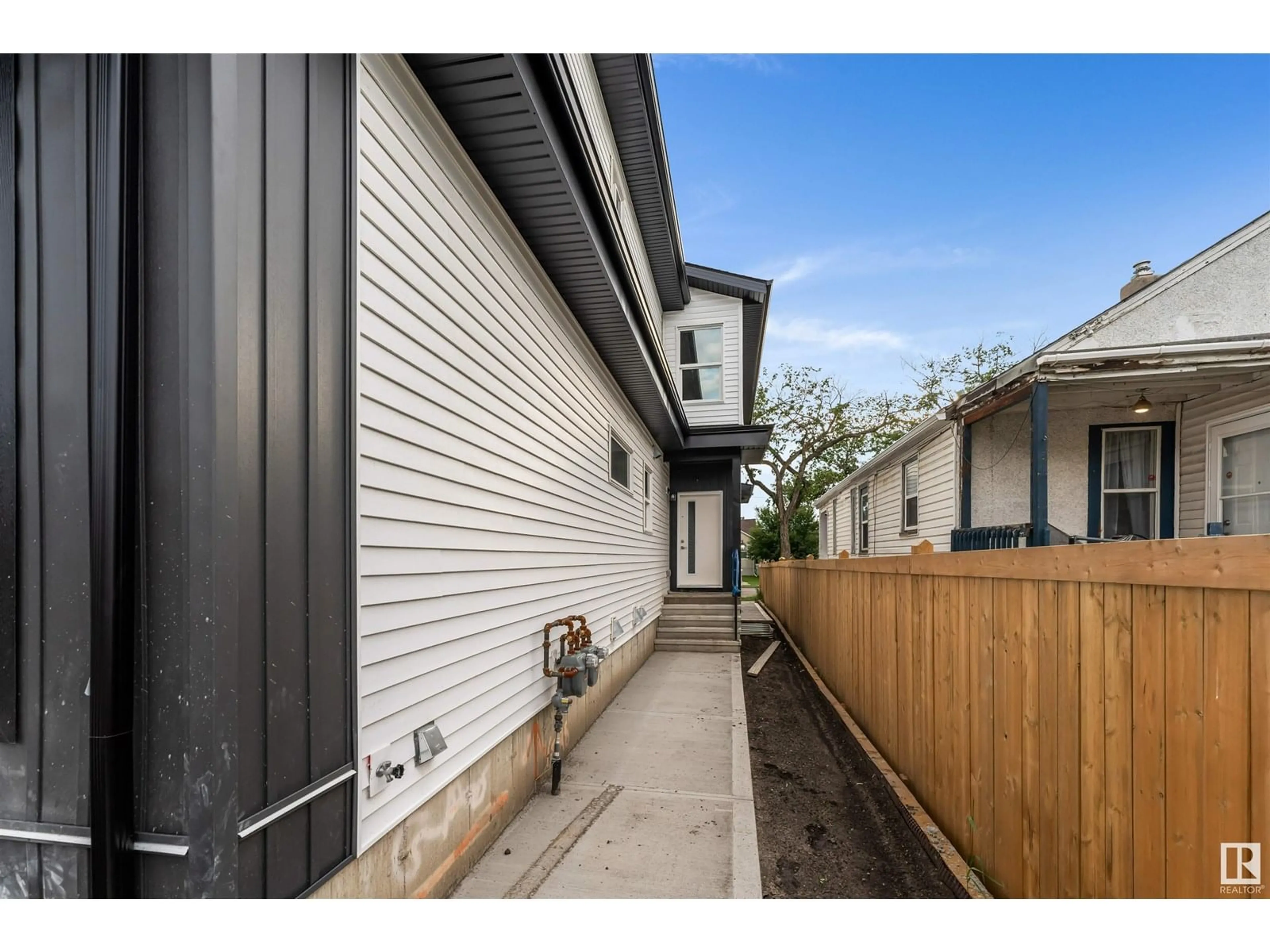 Unknown for 11443 101 ST, Edmonton Alberta T5G2A9